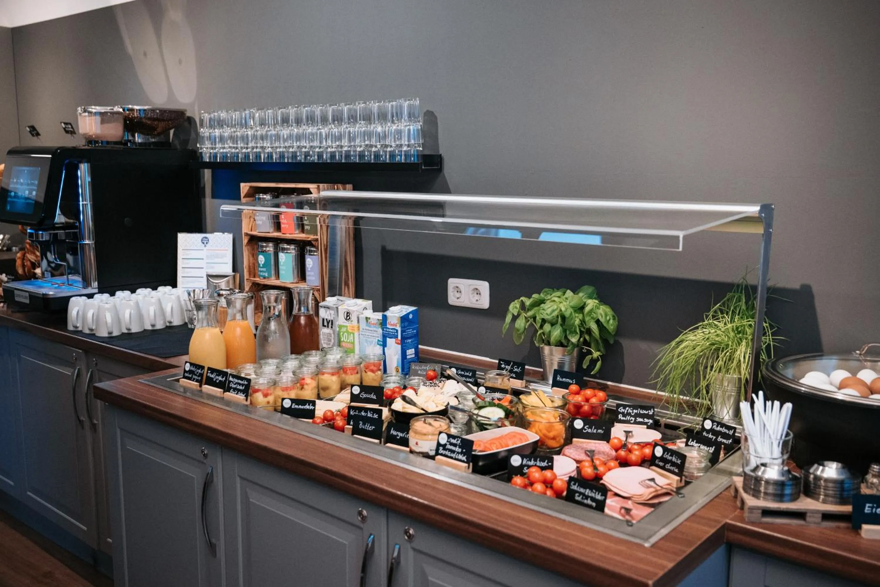 Buffet breakfast in Alpenglühen Smart Hotel