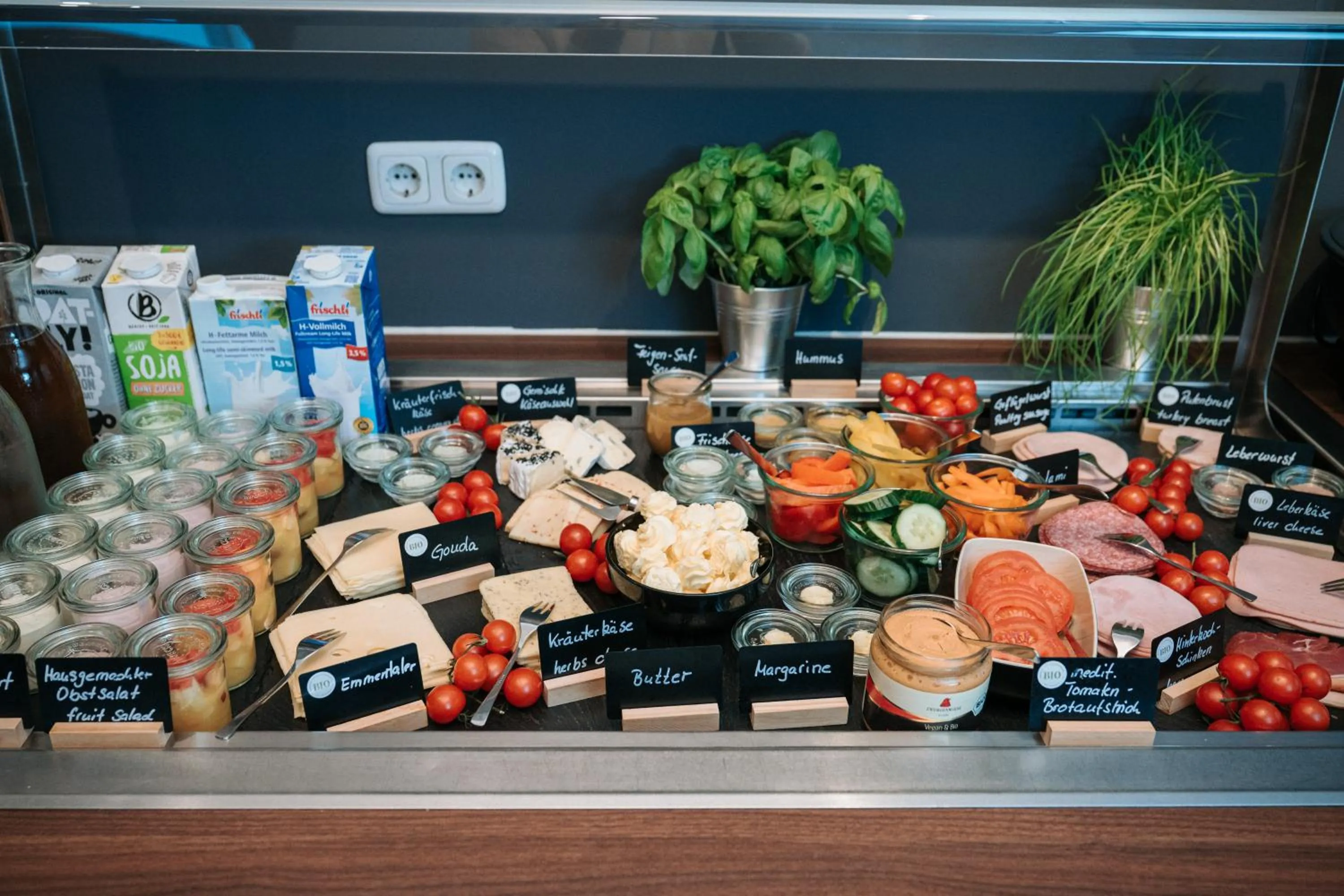 Buffet breakfast in Alpenglühen Smart Hotel