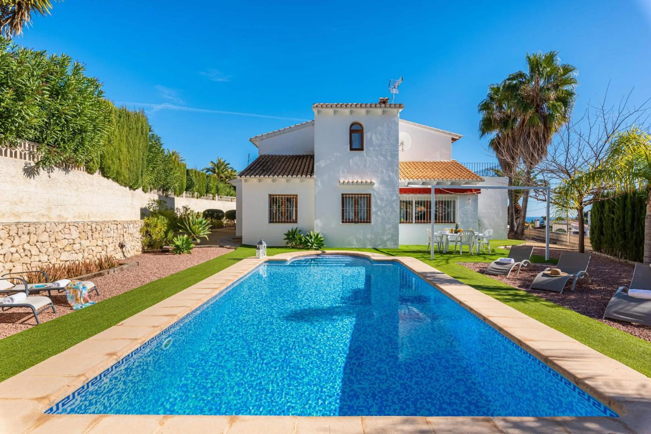 Swimming pool in Villa Padilla - PlusHolidays