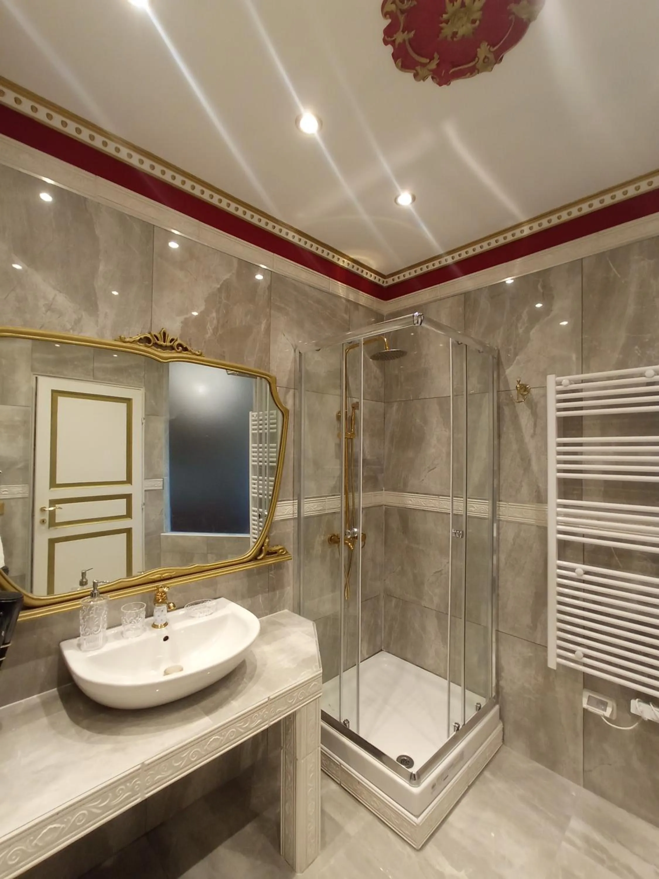 Shower in VILLA EVELINA CLUB