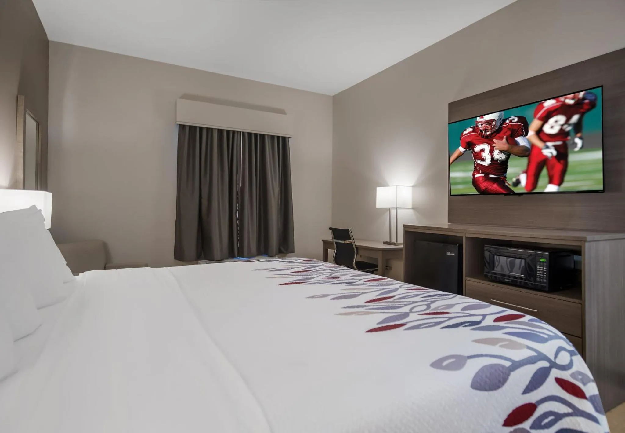 Bedroom, Bed in Red Roof Inn Lancaster, TX