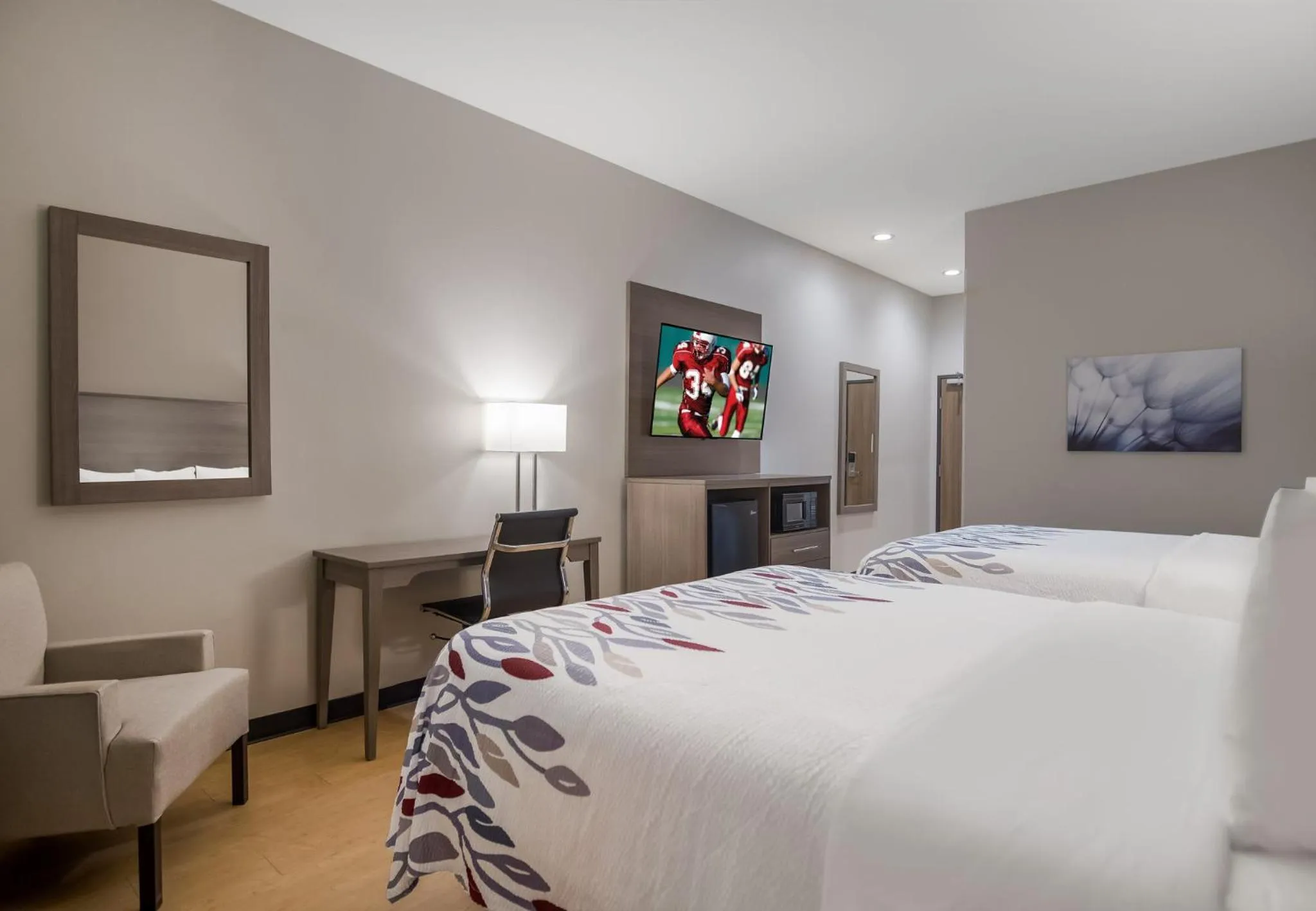 Photo of the whole room, Bed in Red Roof Inn Lancaster, TX