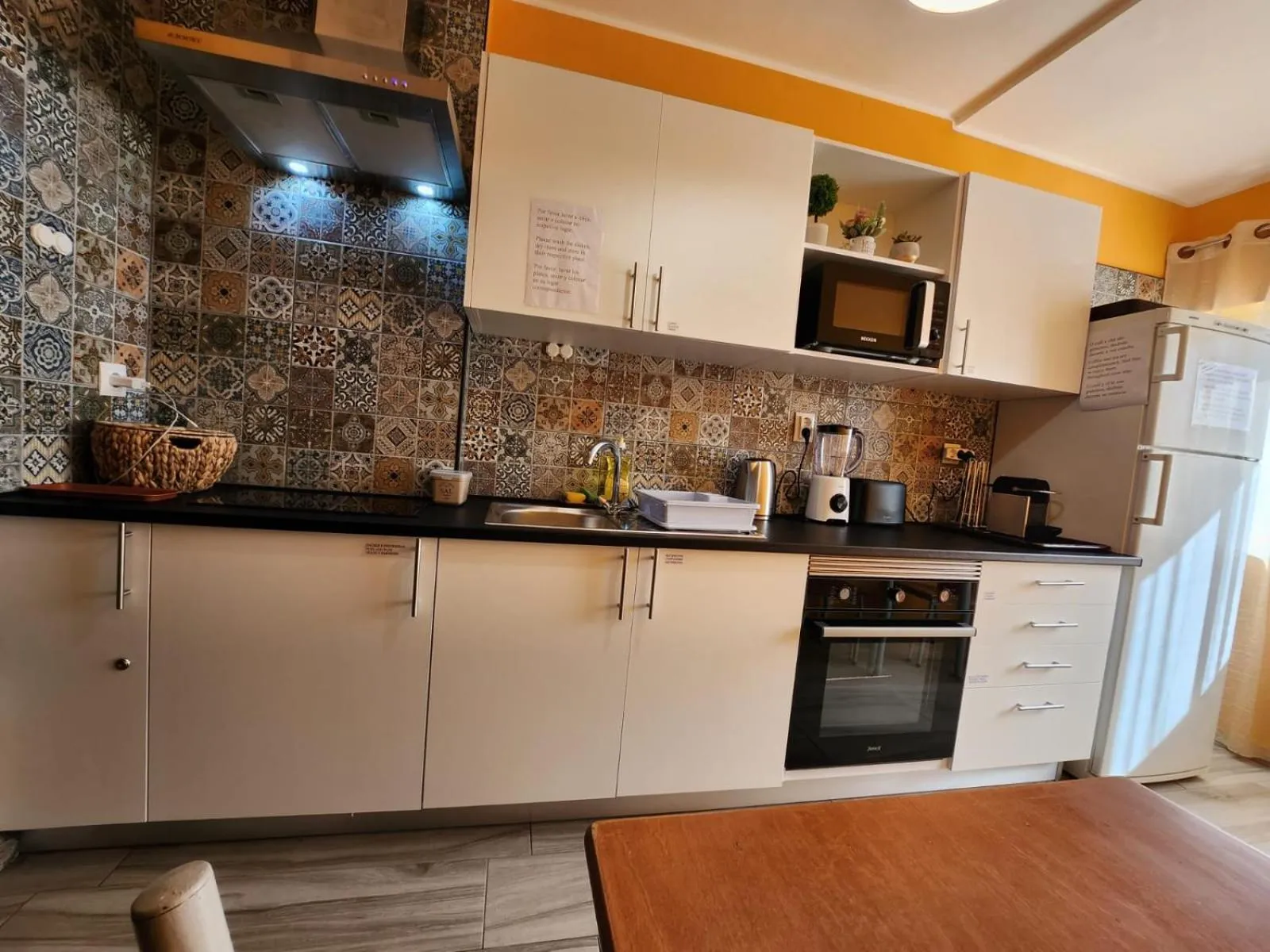 Communal kitchen in Casa do Sol Algarve