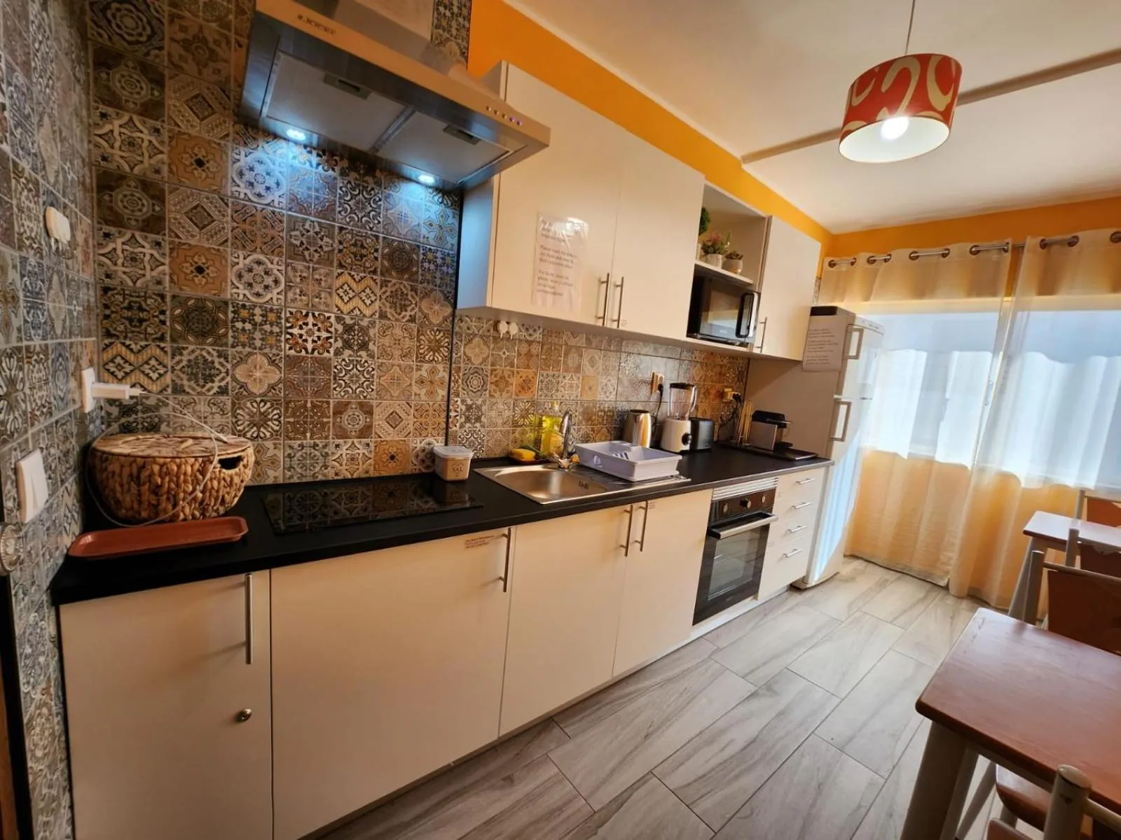 Communal kitchen in Casa do Sol Algarve