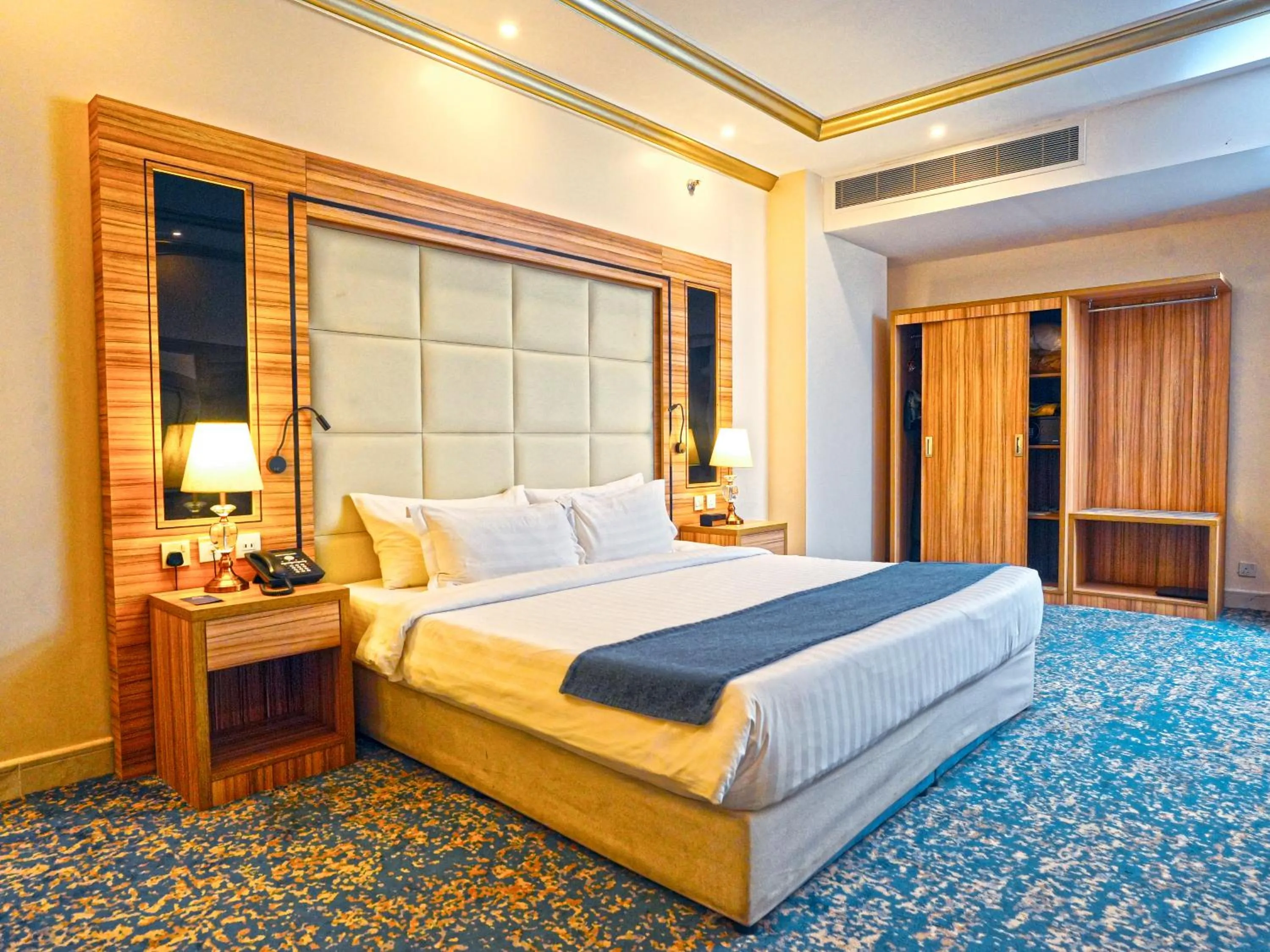 Bed in Casa Diora Hotel Al Naseem