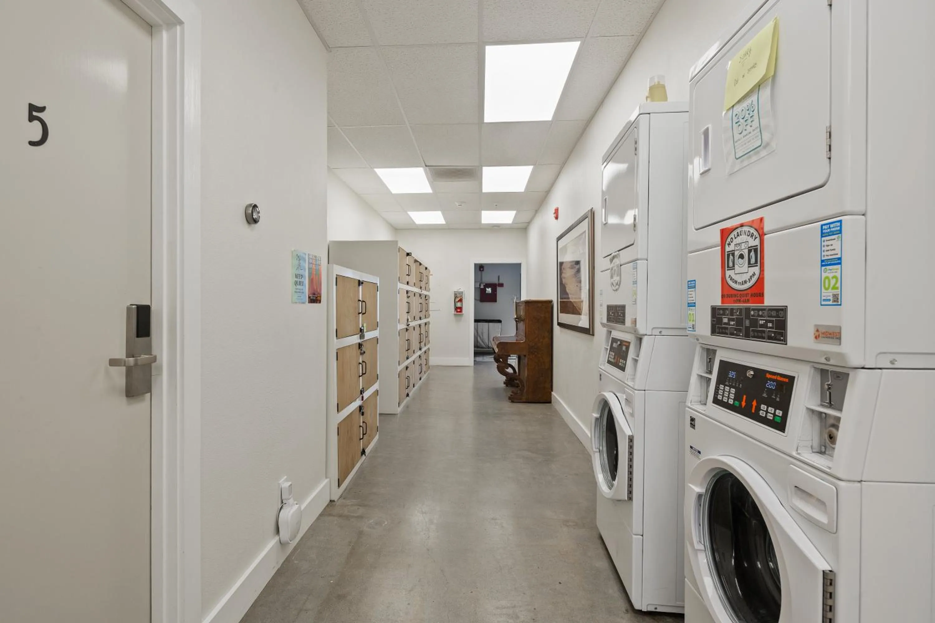 washing machine in ITH Santa Barbara Surf Hostel