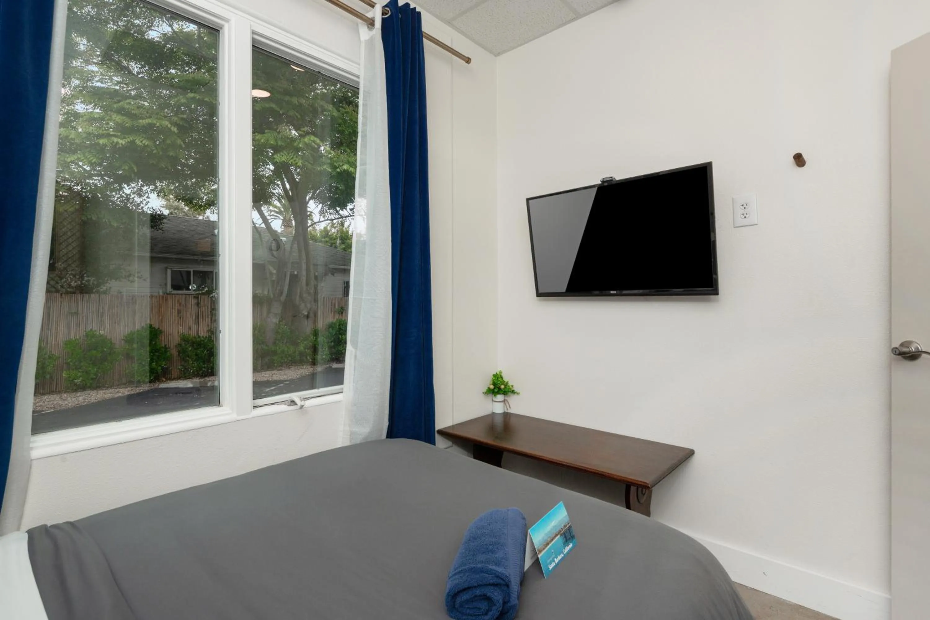 Bedroom, Bed in ITH Santa Barbara Surf Hostel