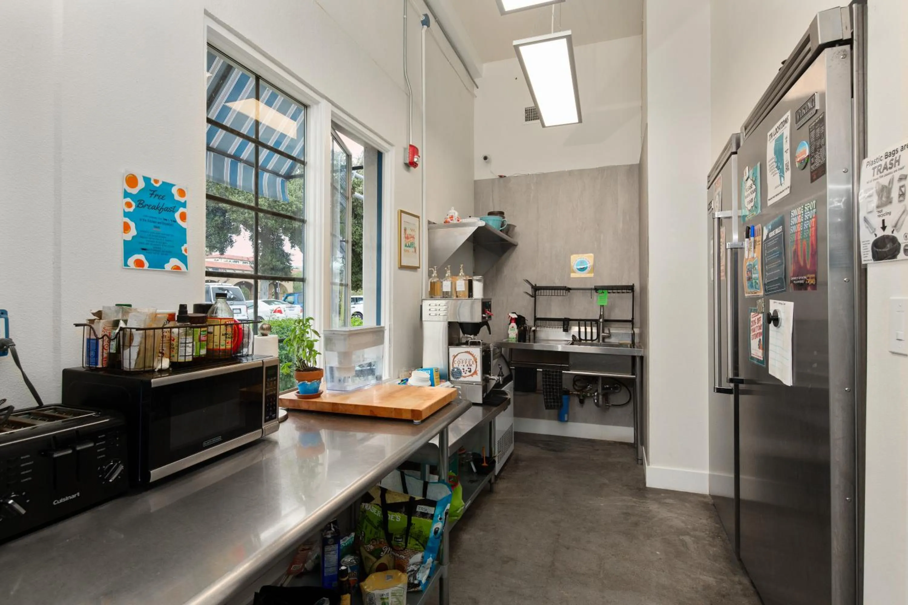 Communal kitchen in ITH Santa Barbara Surf Hostel