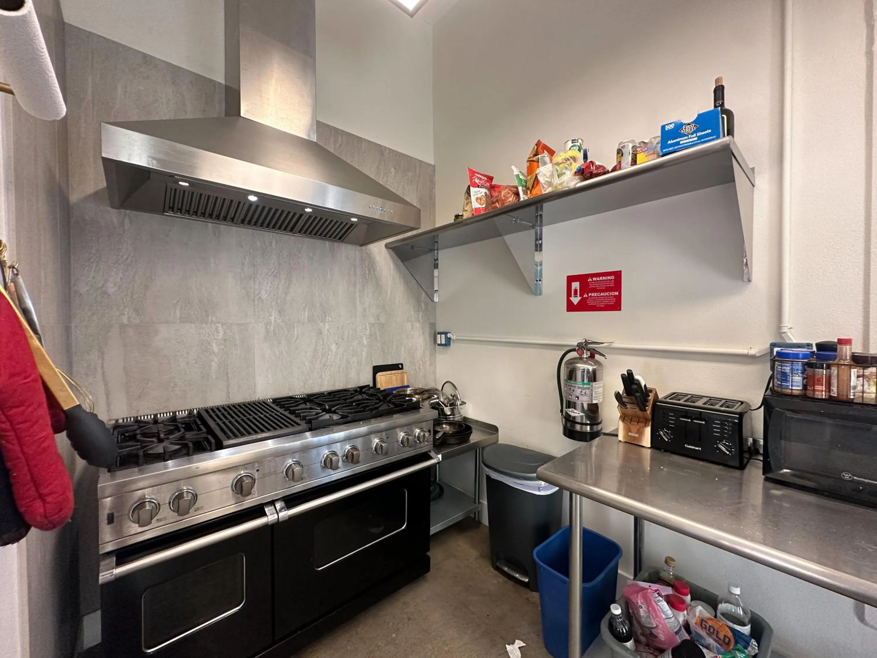 Communal kitchen in ITH Santa Barbara Surf Hostel