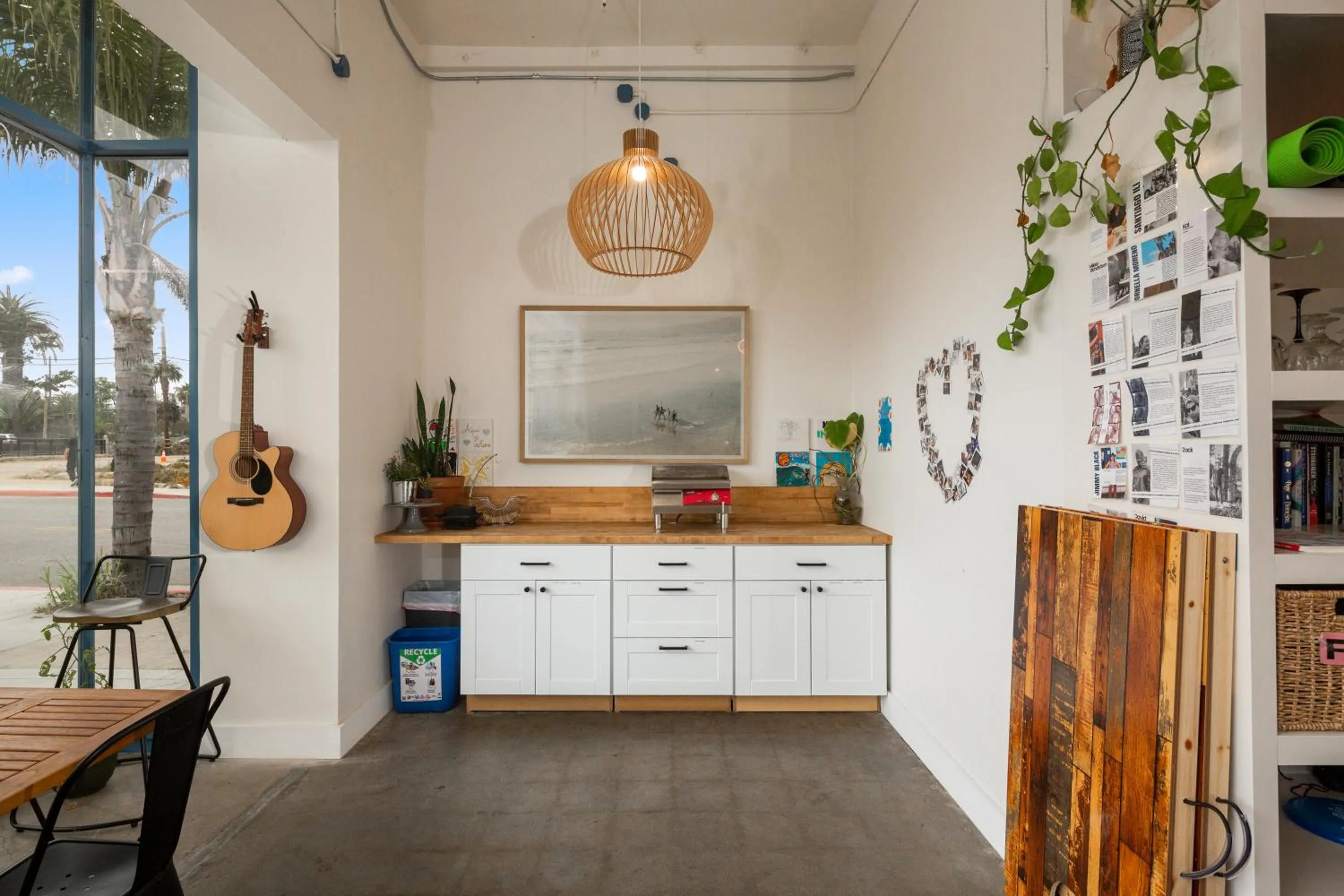 Dining area in ITH Santa Barbara Surf Hostel