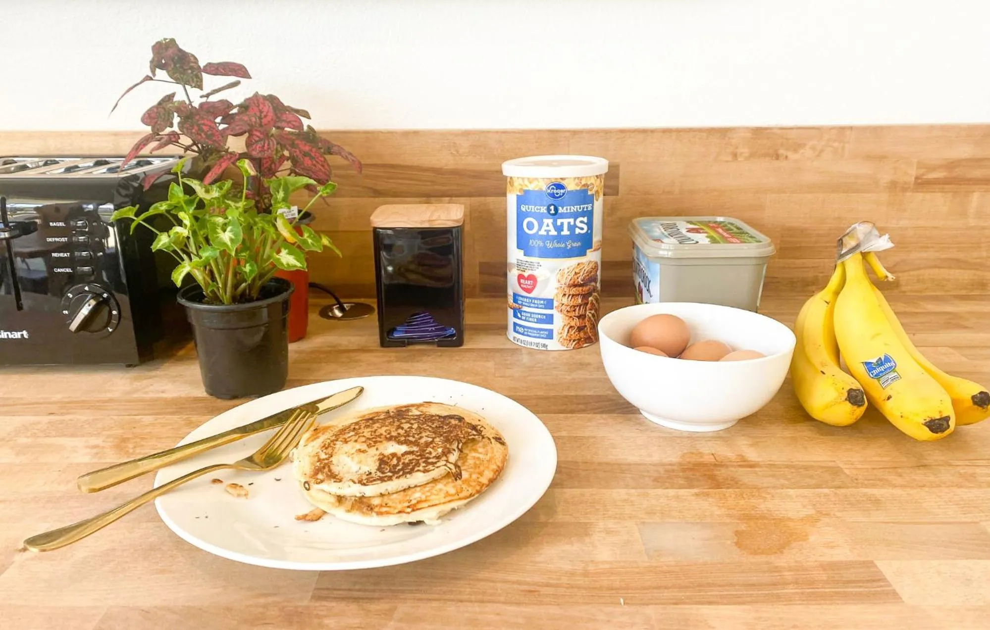 Breakfast in ITH Santa Barbara Surf Hostel