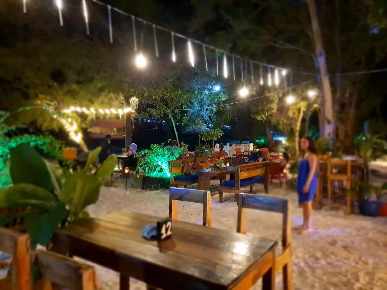 Restaurant/places to eat in White Beach Bungalows