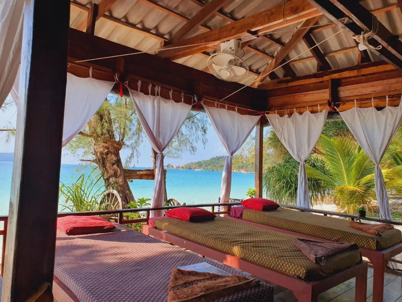 Massage in White Beach Bungalows