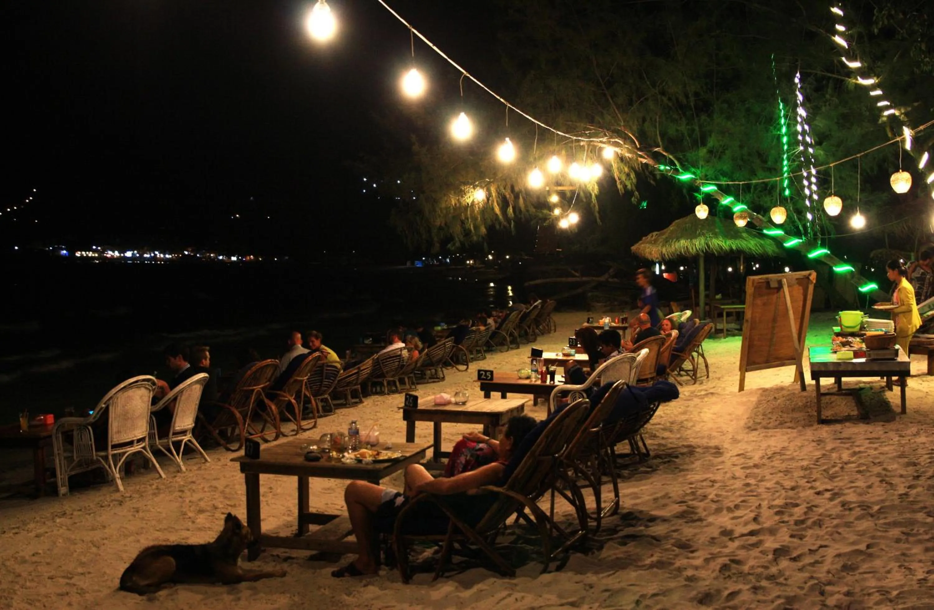 Restaurant/places to eat in White Beach Bungalows