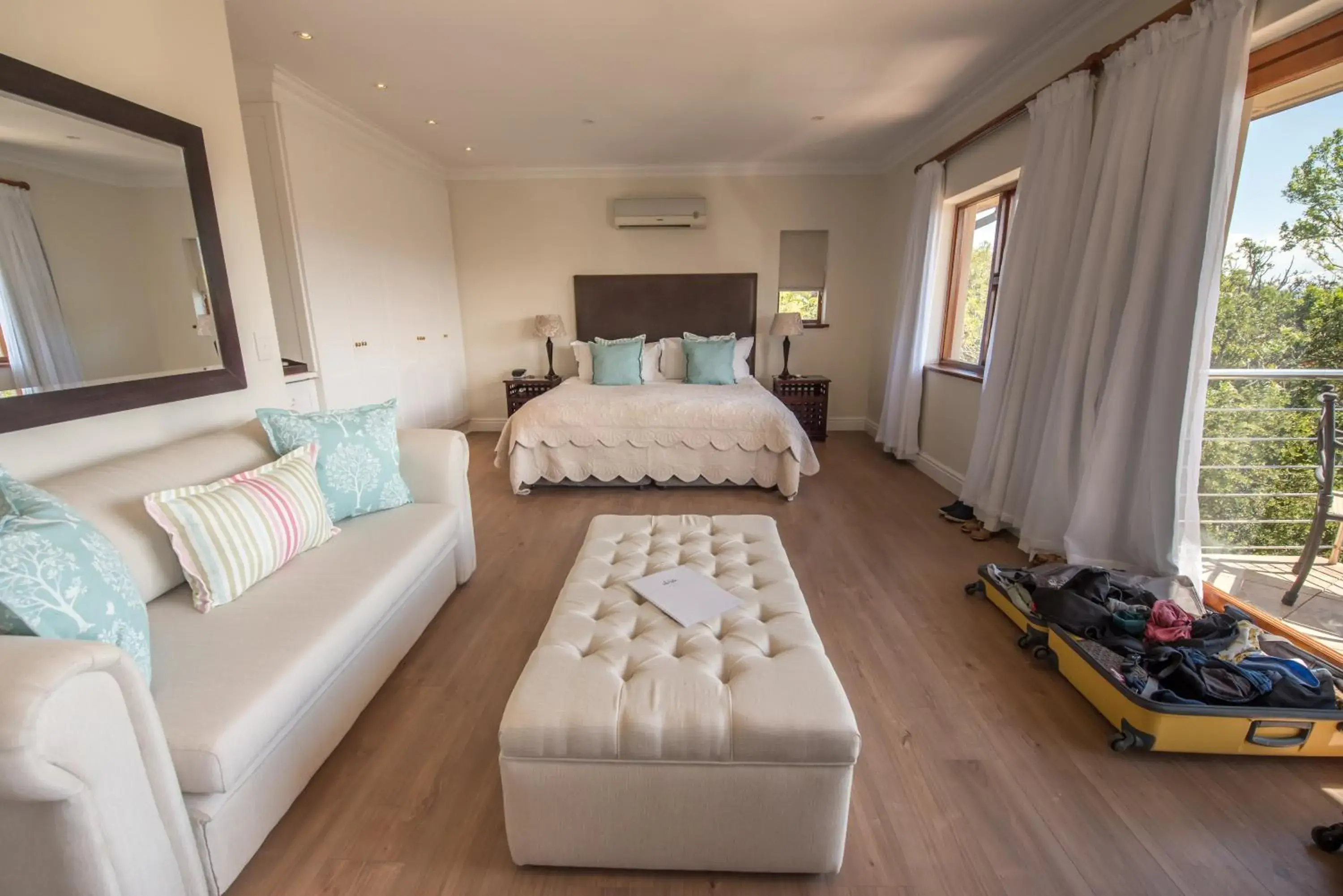 Standard Suite with Mountain View - single occupancy - 3 in La Vista Lodge Standard Suite with Mountain View - single occupancy - 3 in La Vista Lodge