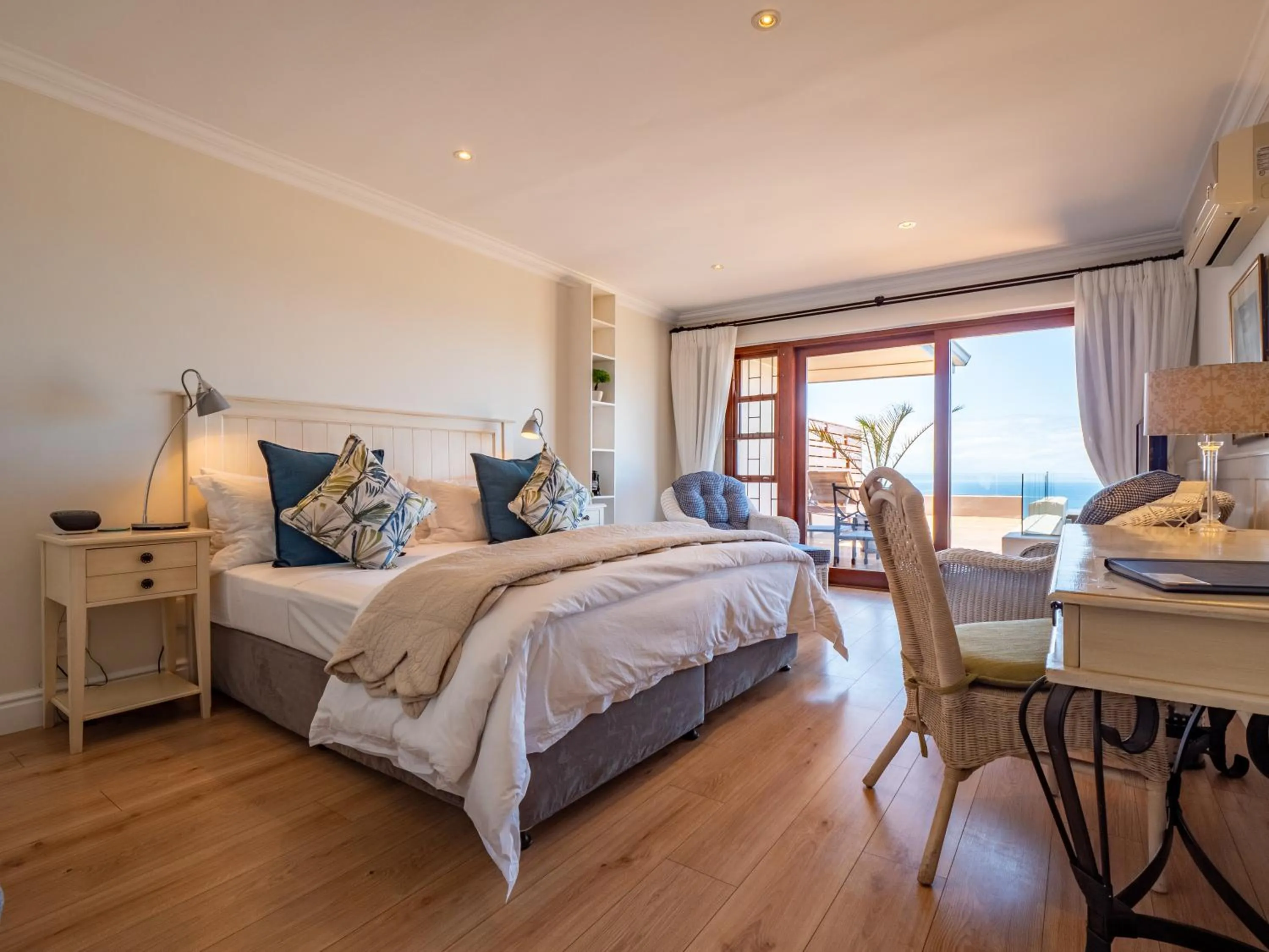 Balcony/Terrace, Bed in La Vista Lodge