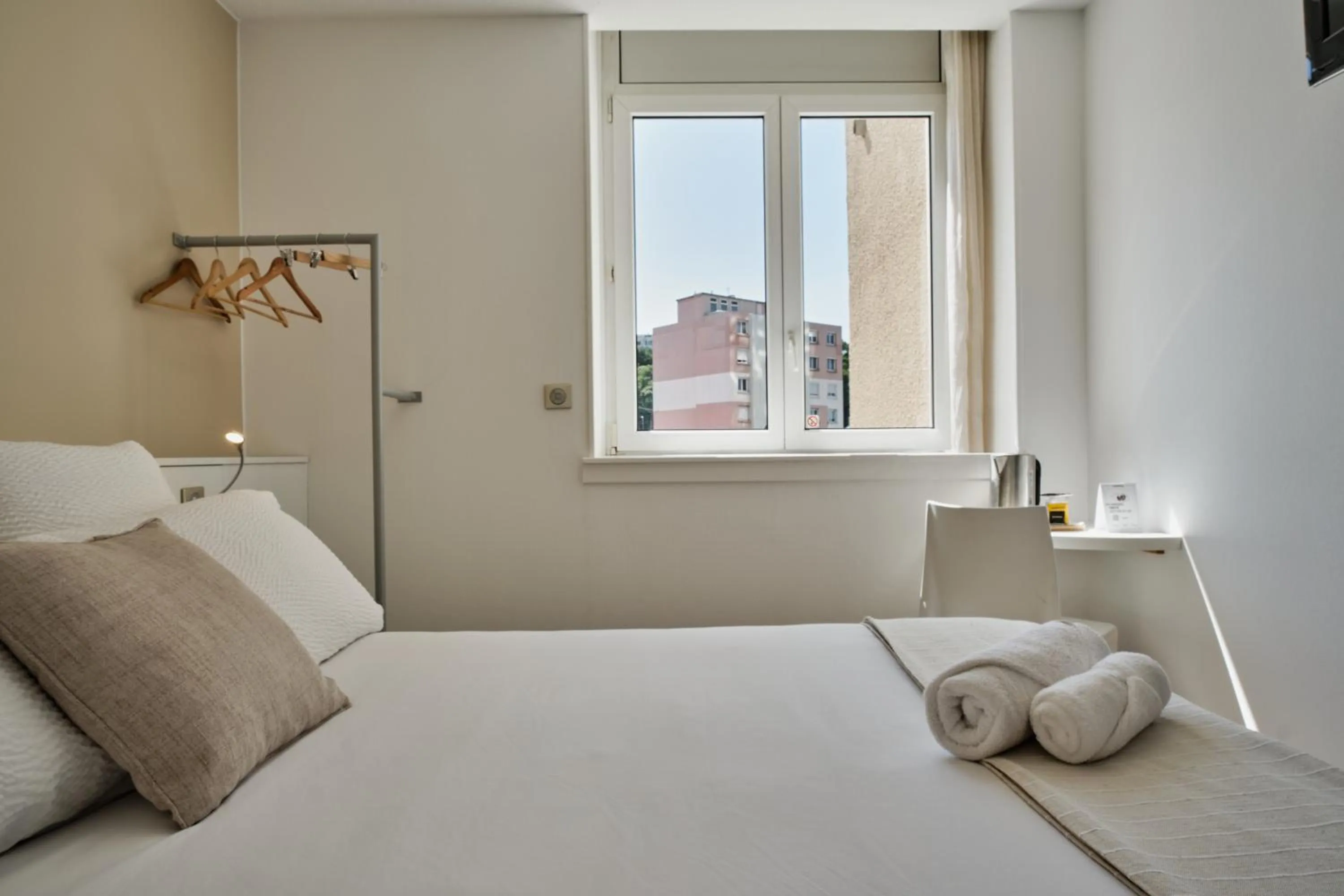 Bedroom, Bed in The Originals City, Hôtel Quai33, Saint-Etienne - Gare Chateaucreux