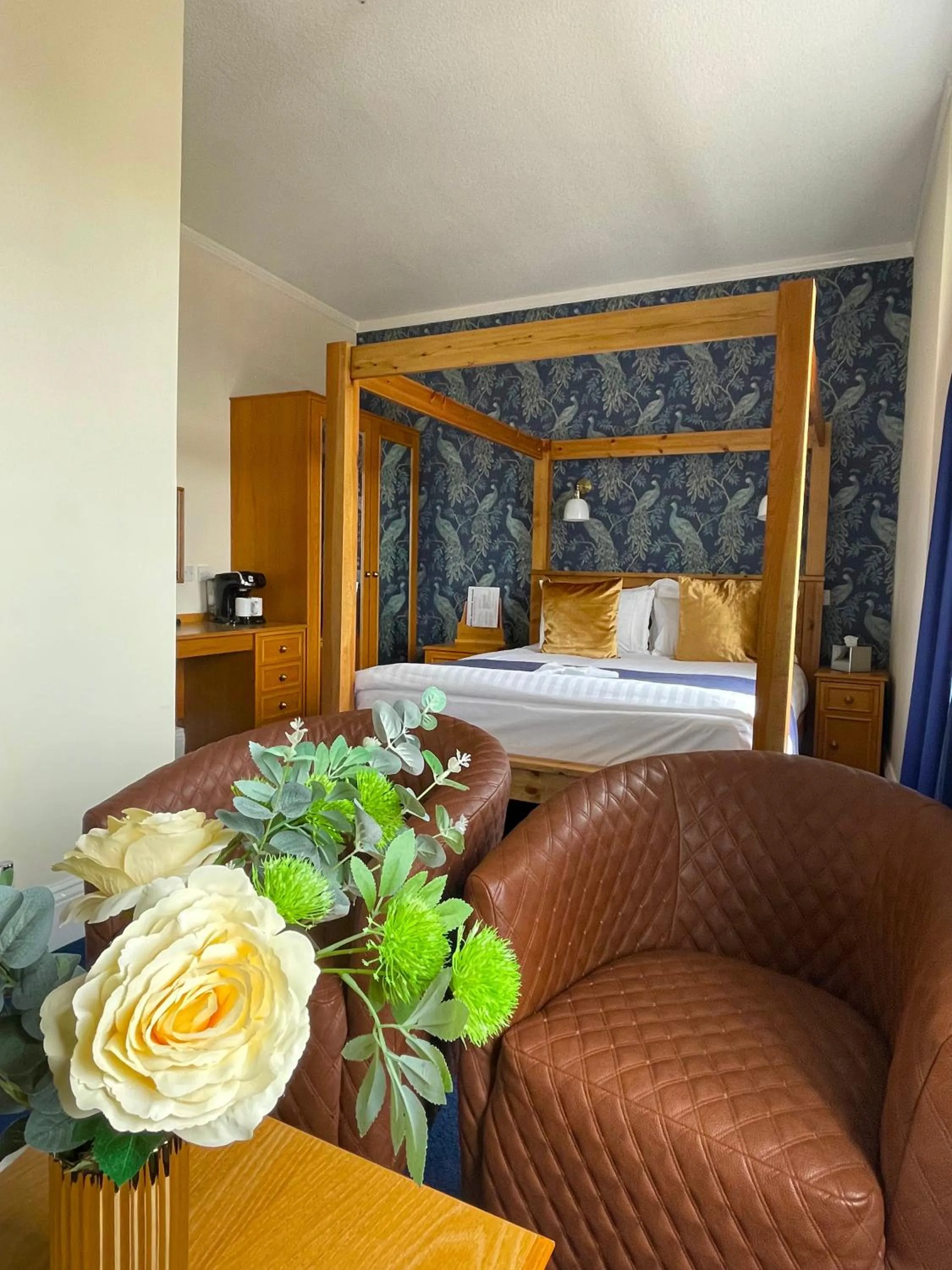 Photo of the whole room, Bed in The Continental Hotel, Derby