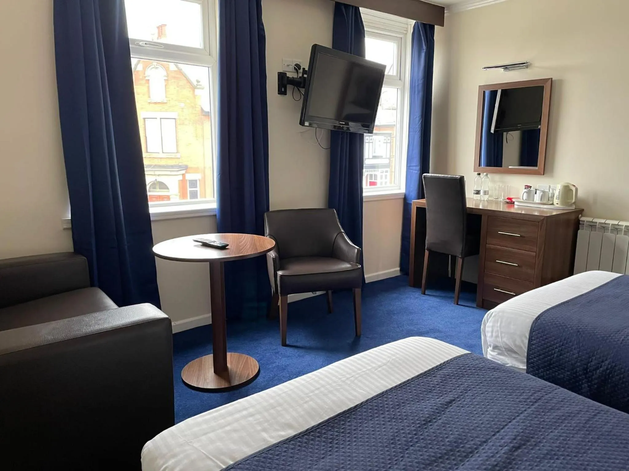 TV and multimedia, Bed in The Continental Hotel, Derby