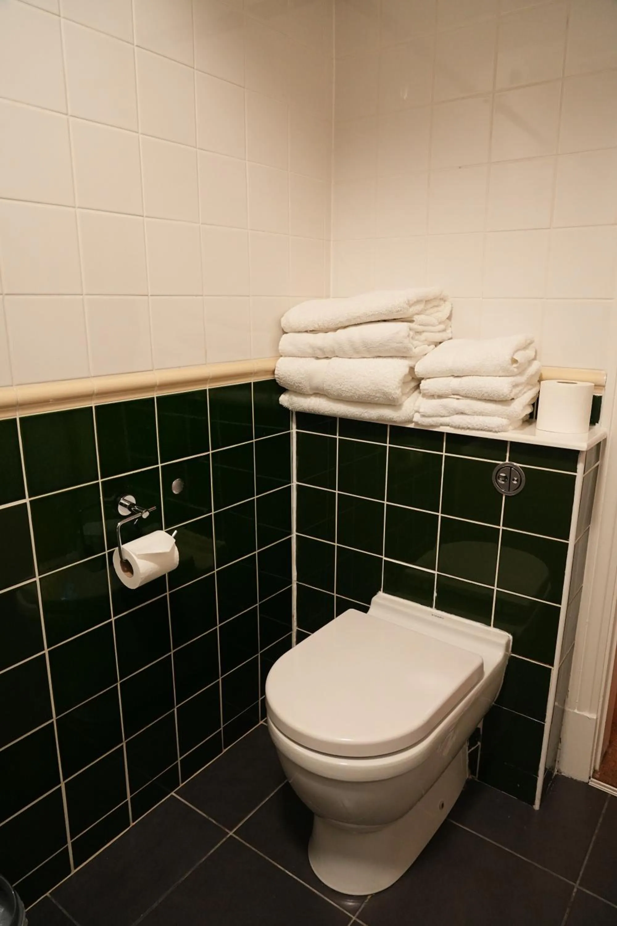 Toilet in The Continental Hotel, Derby