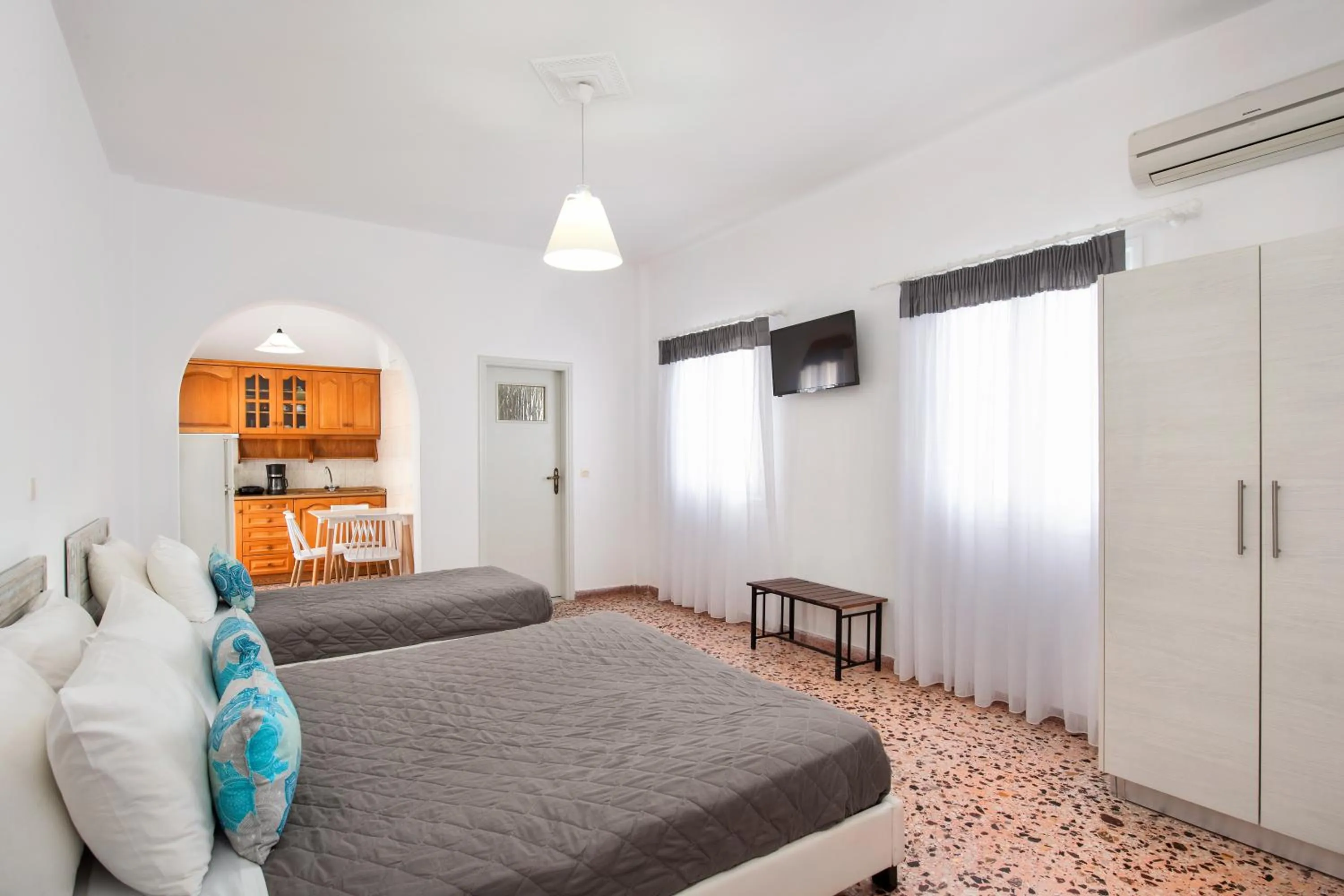 Kitchen or kitchenette, Bed in Villa Kavallaris & Apartments