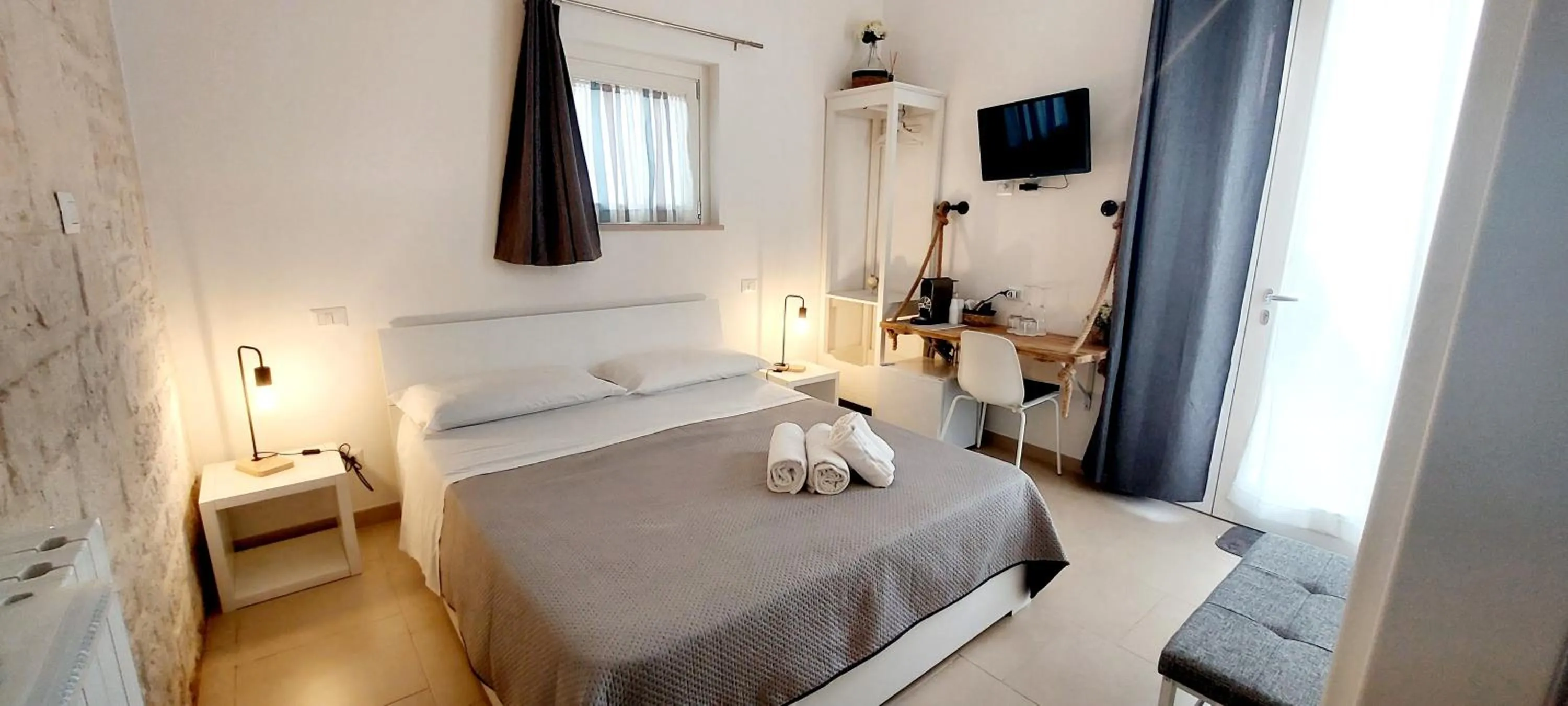 Bedroom, Bed in Mirum Apuliae