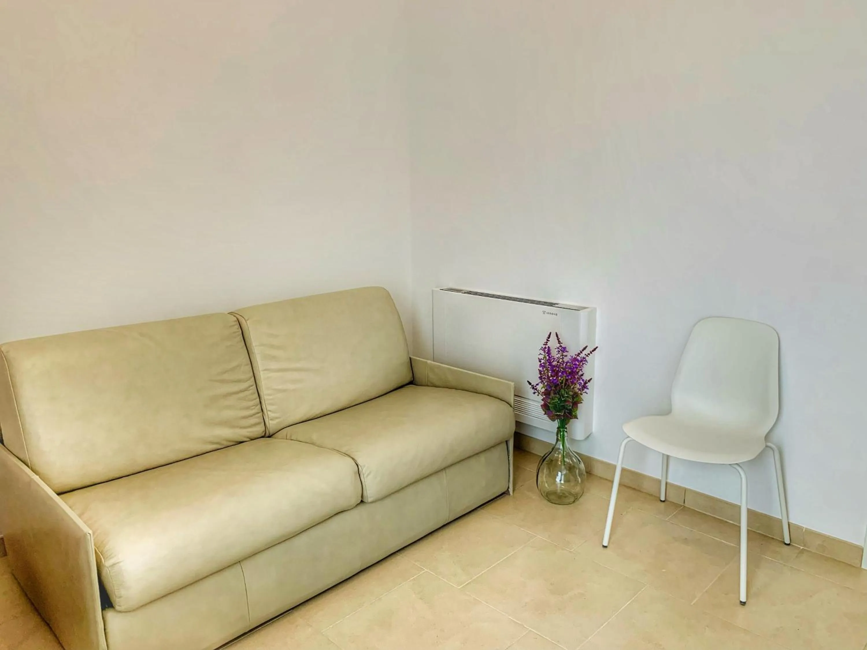 Seating area in Mirum Apuliae