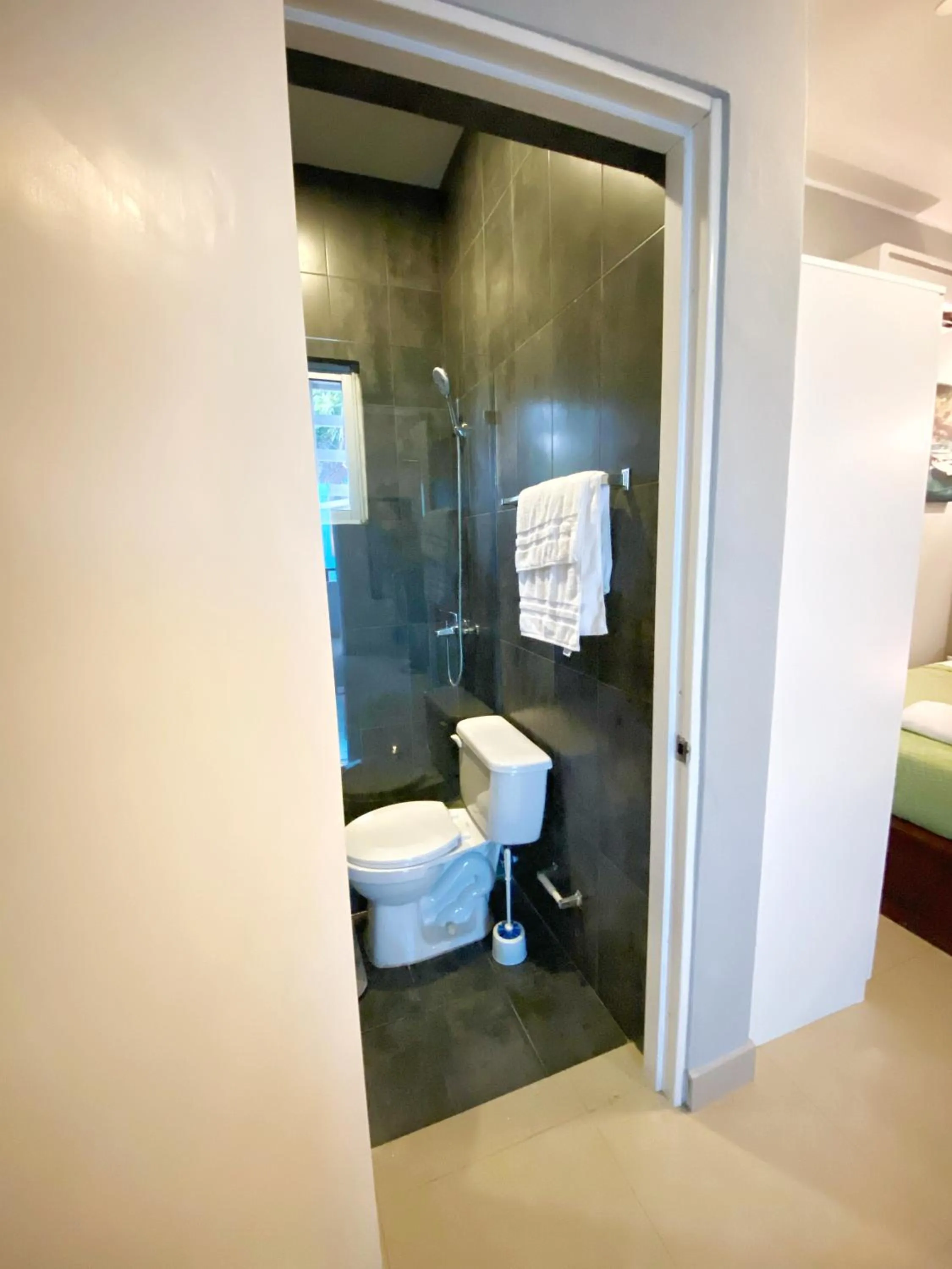 Shower in Green Oasis Hotel