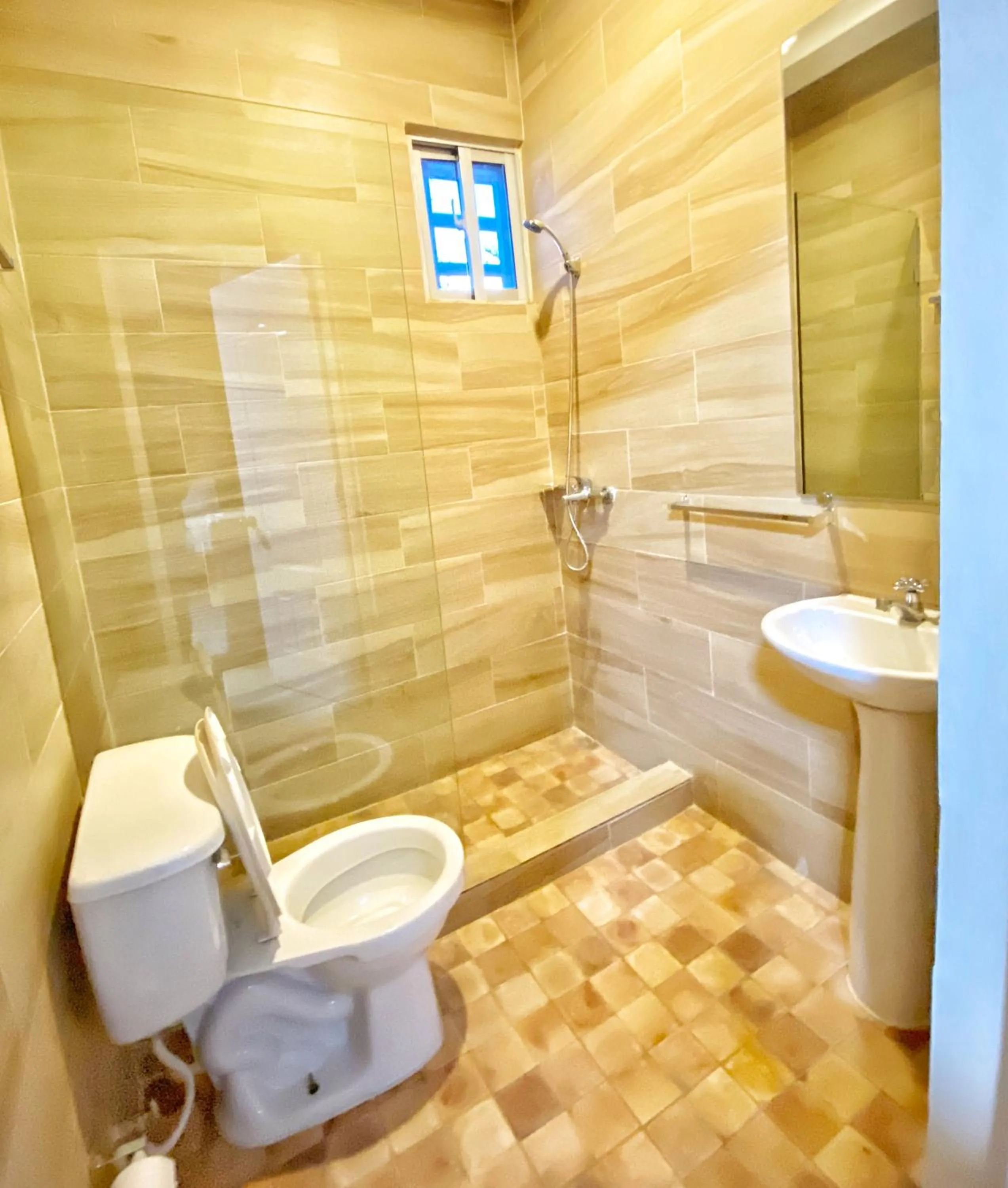 Shower in Green Oasis Hotel