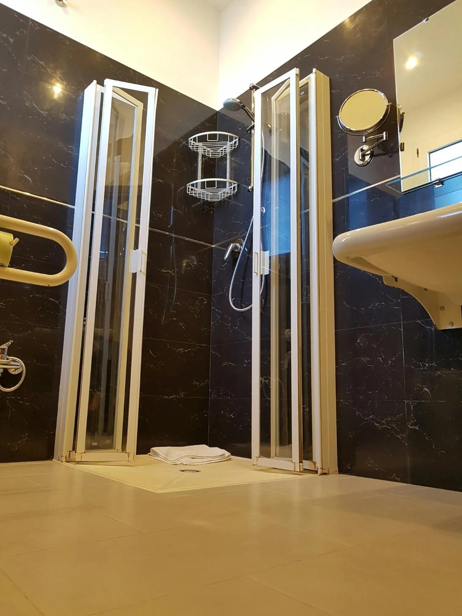 Bathroom in Hotel La Martinica