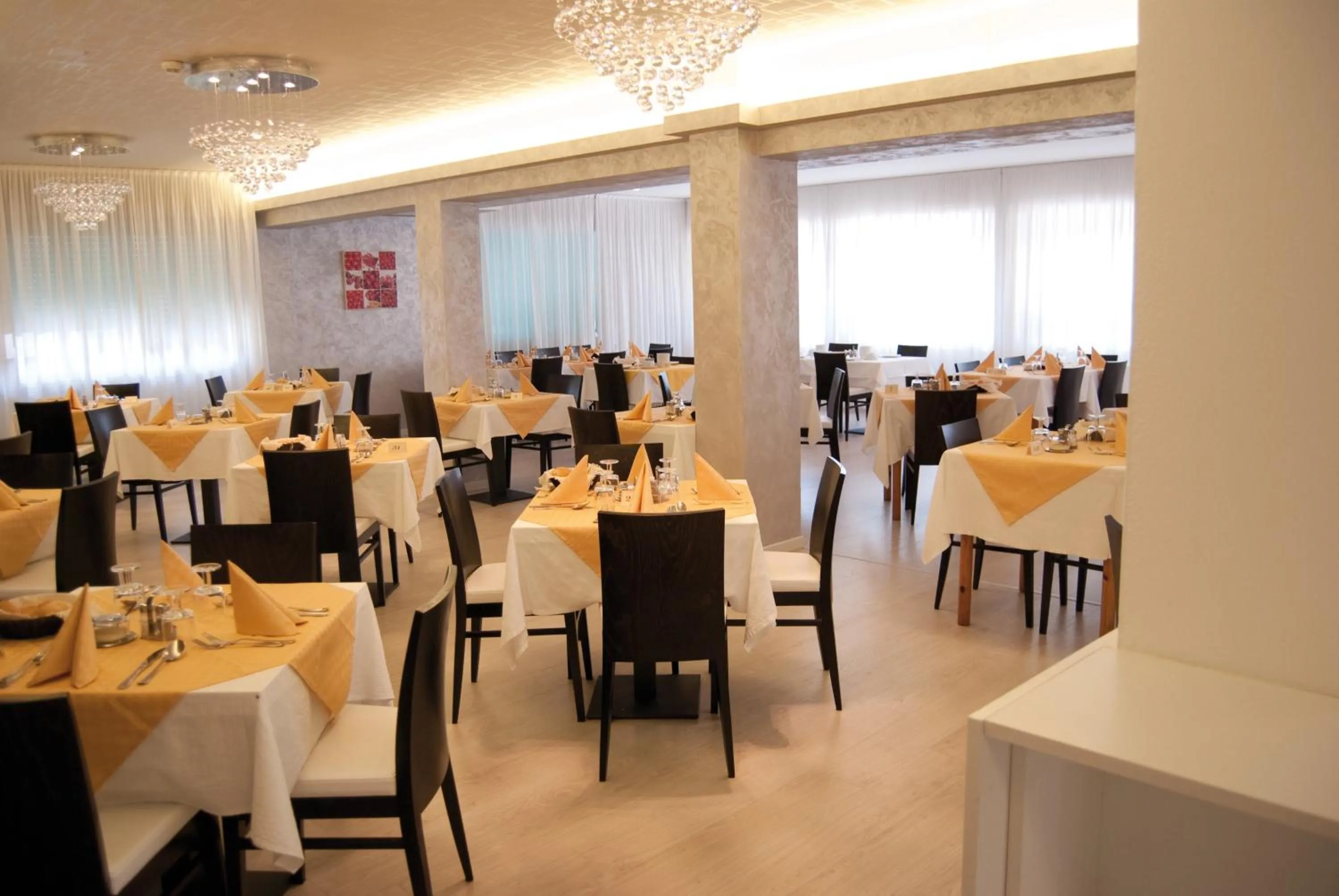 Restaurant/places to eat in Hotel Old River