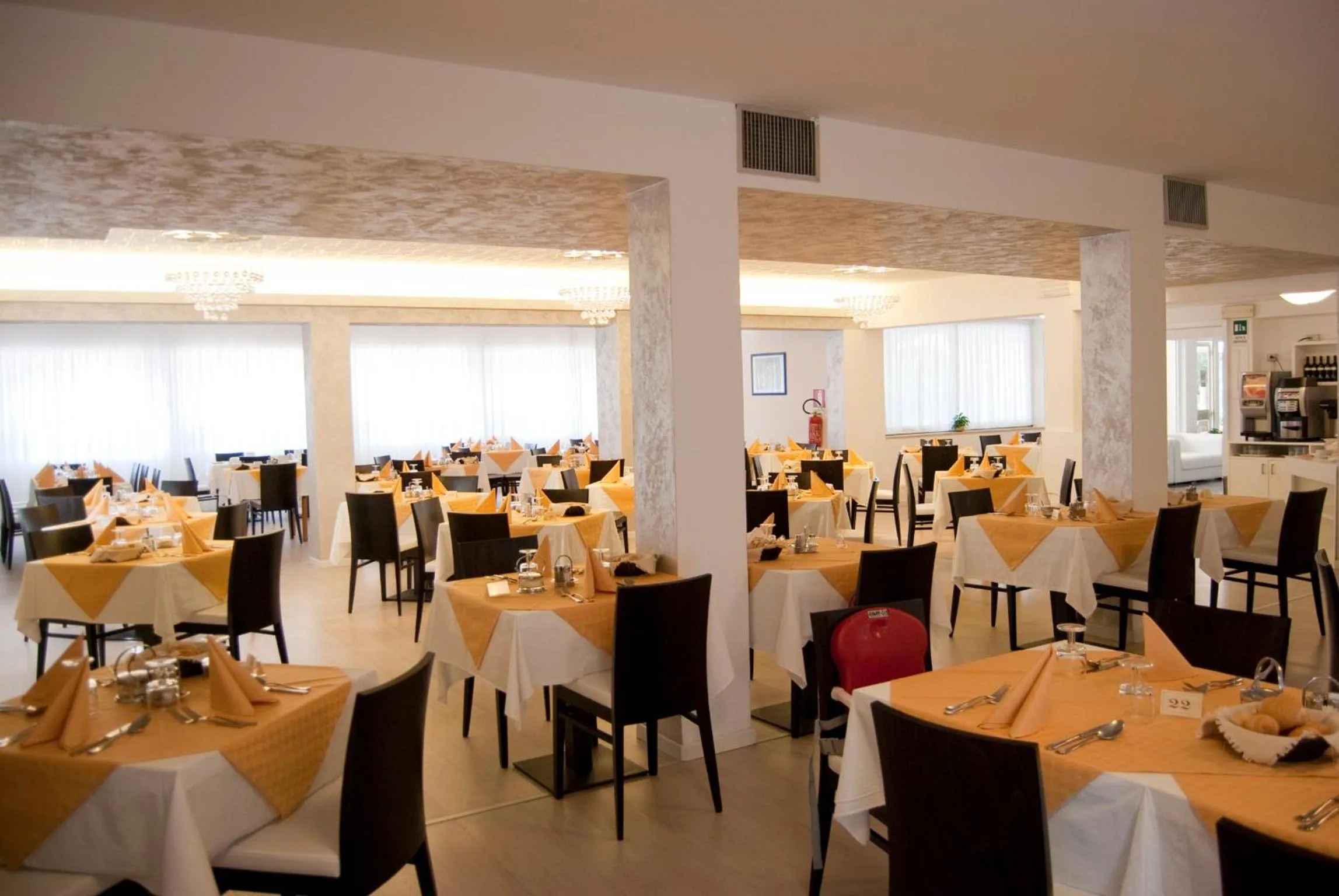 Restaurant/places to eat in Hotel Old River