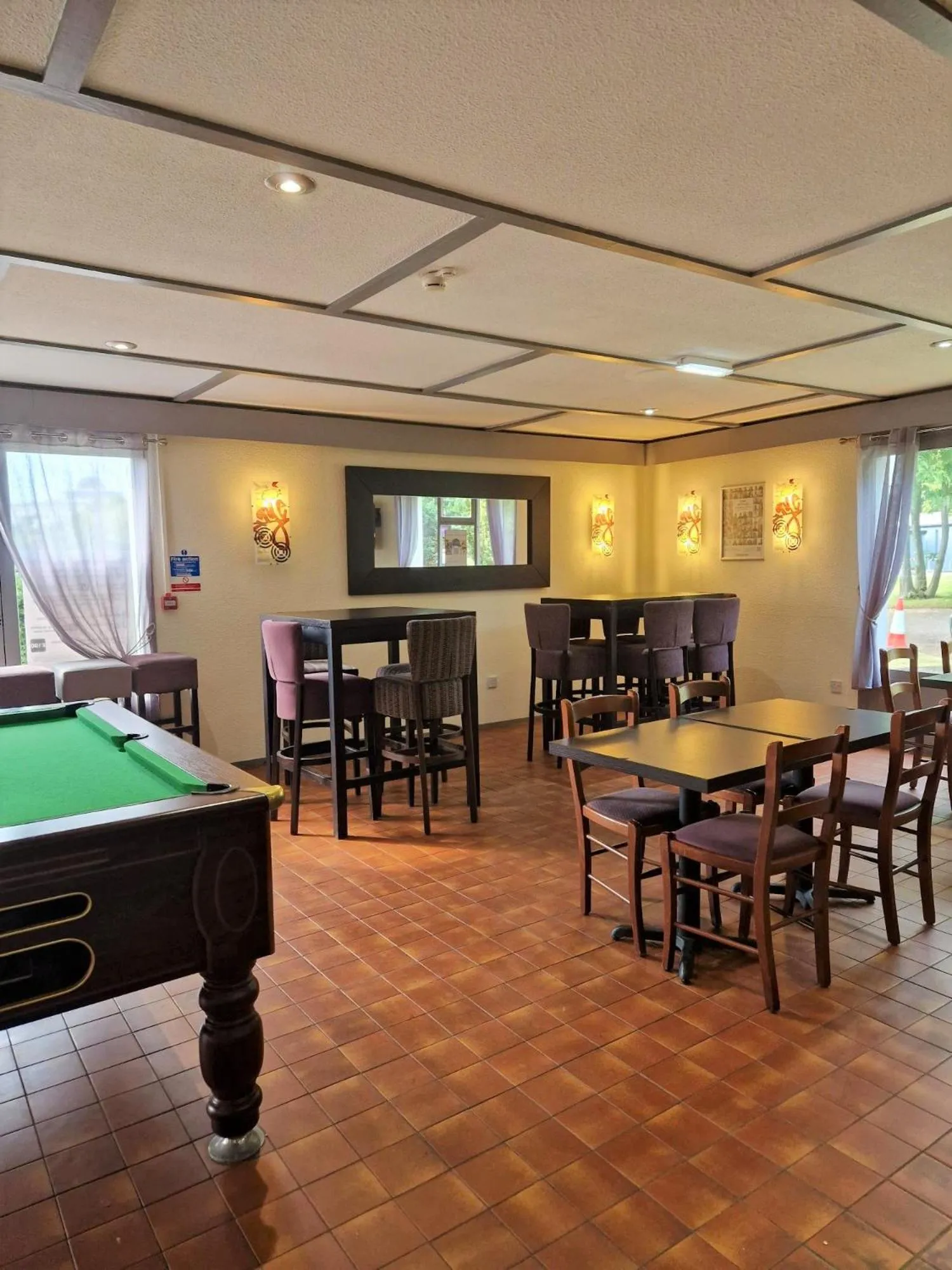 Lounge or bar in Campanile Hotel Doncaster