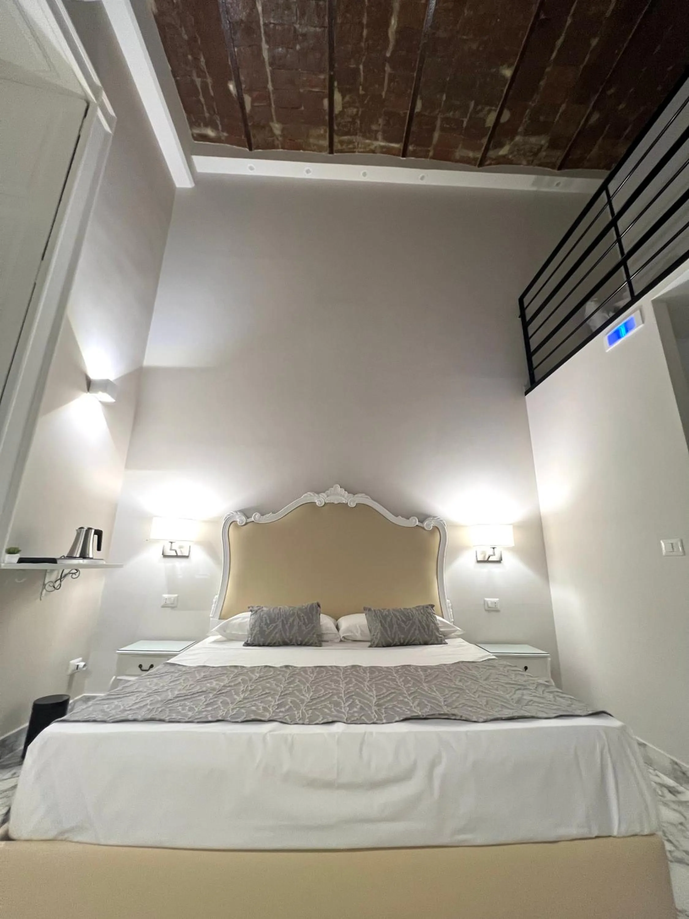 Bed in MILUAR Luxury B&B - Vanvitelli