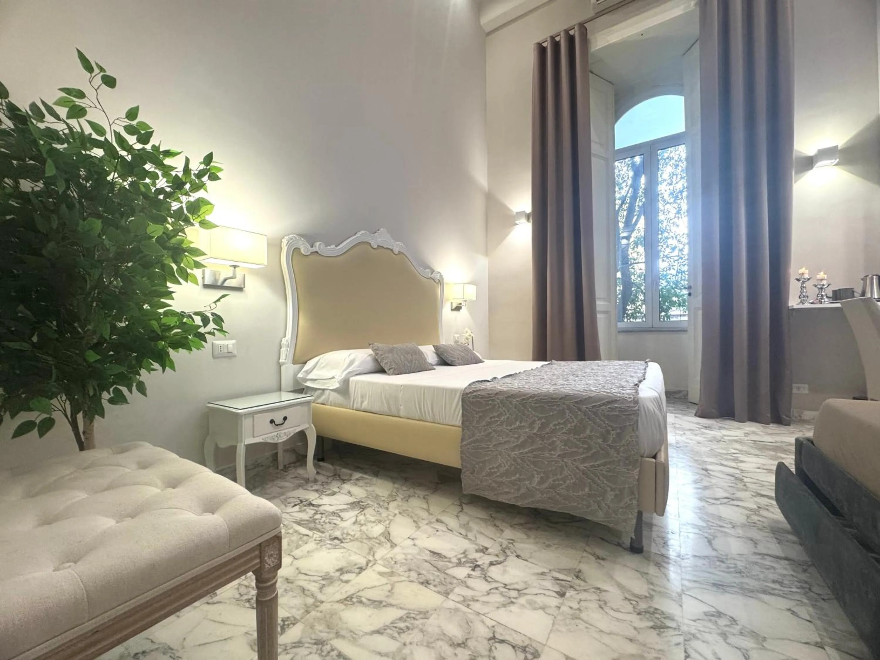 Bed in MILUAR Luxury B&B - Vanvitelli