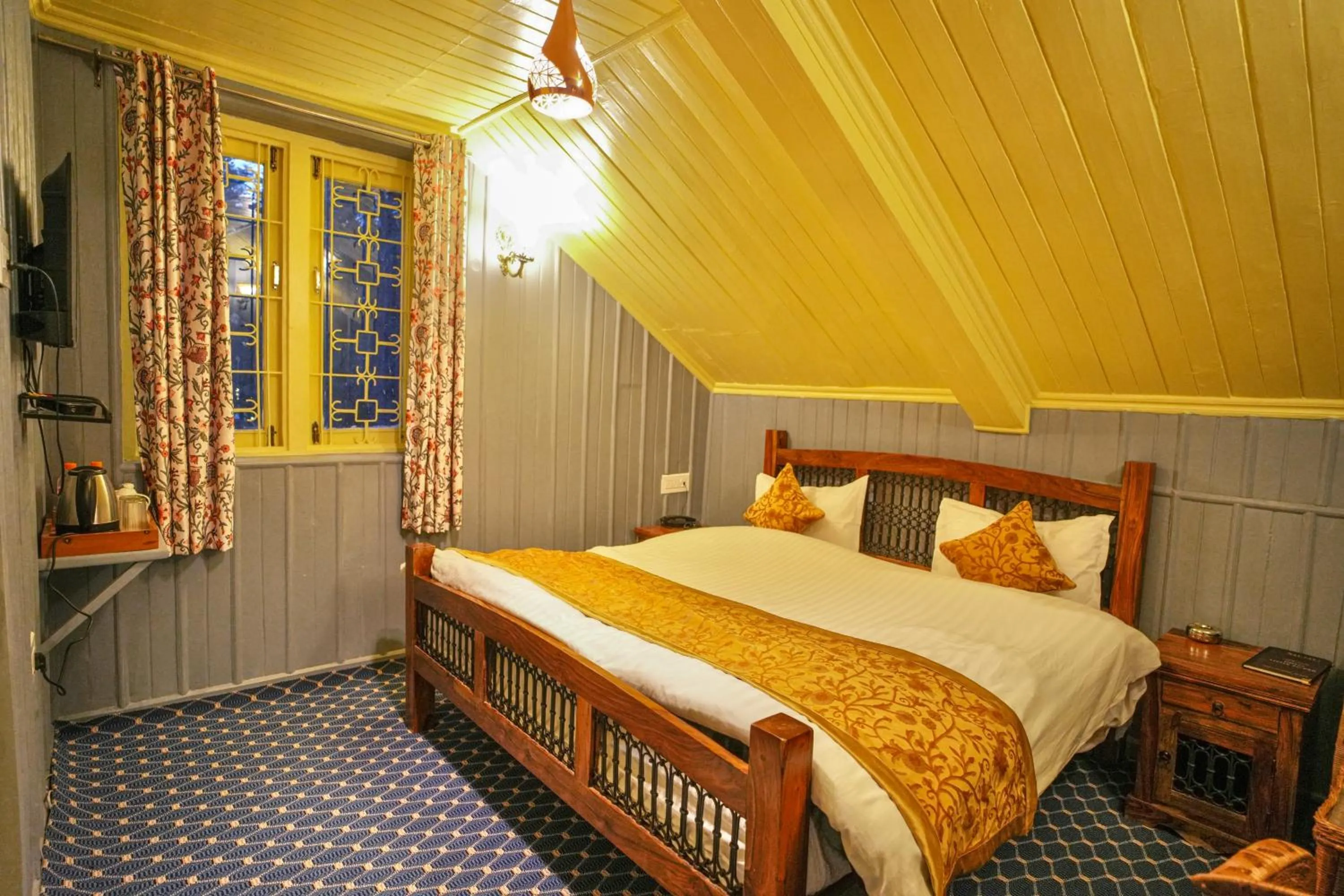 View (from property/room), Bed in Hotel Little Silver