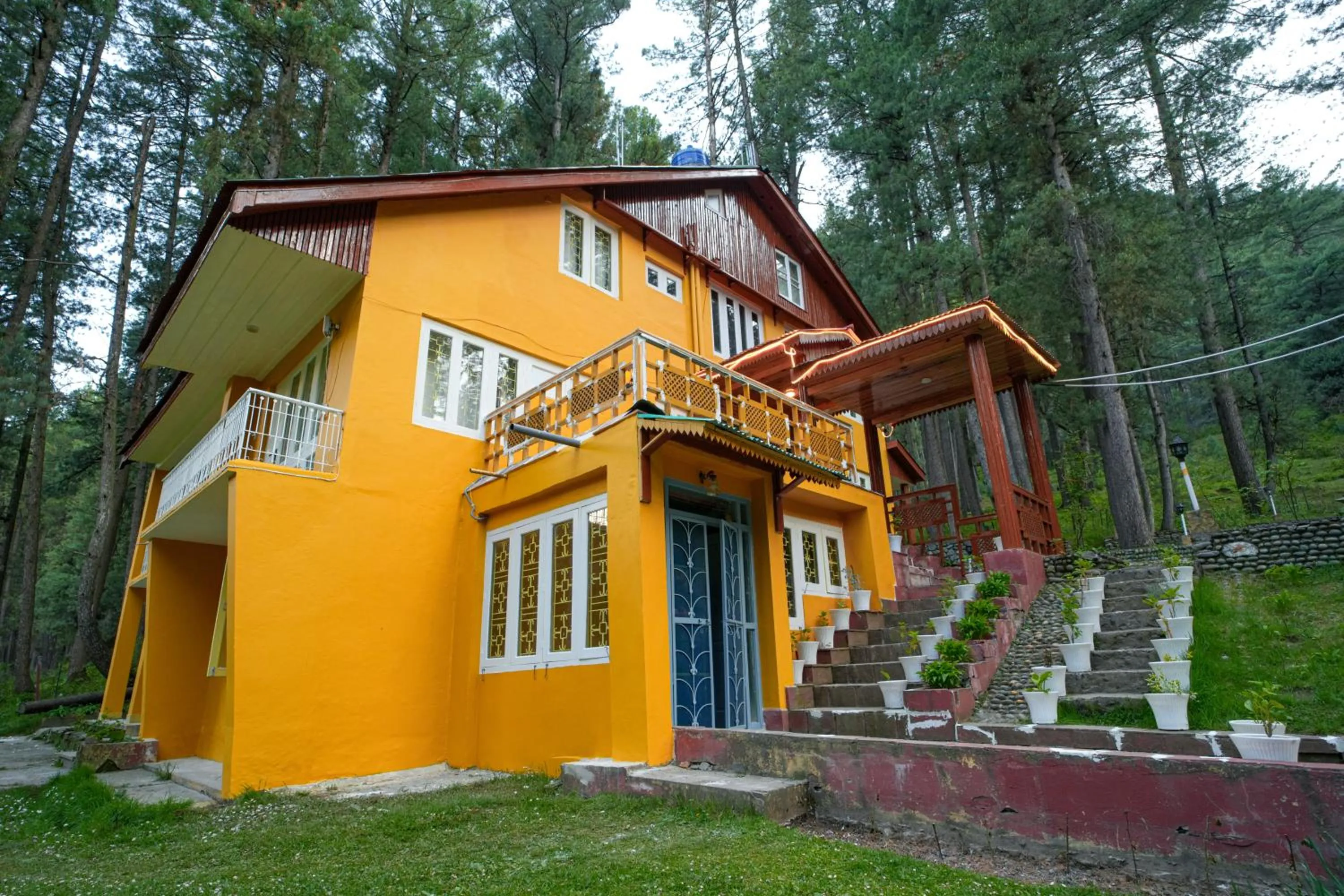 Property building in Hotel Little Silver