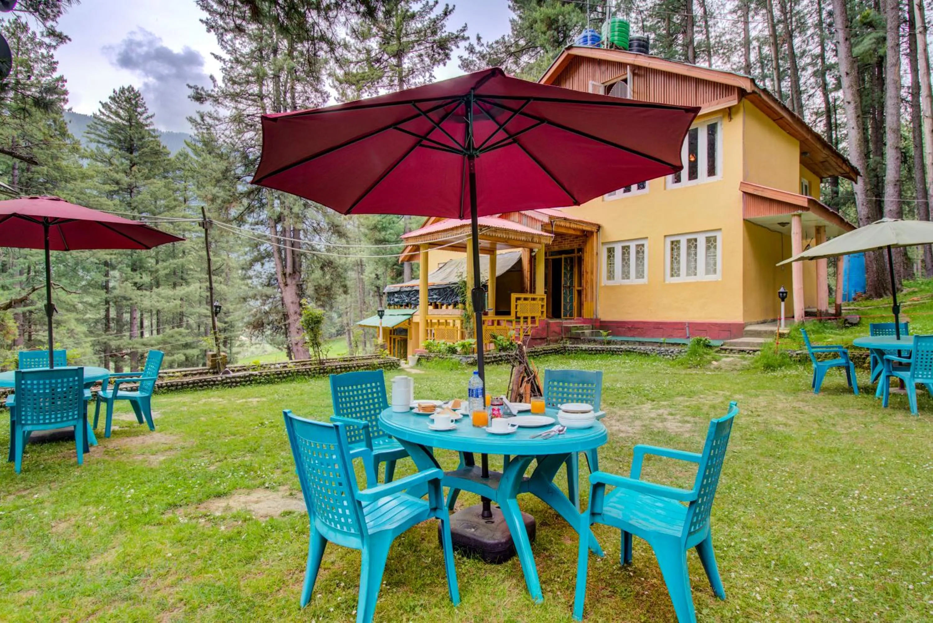 Property building in Hotel Little Silver