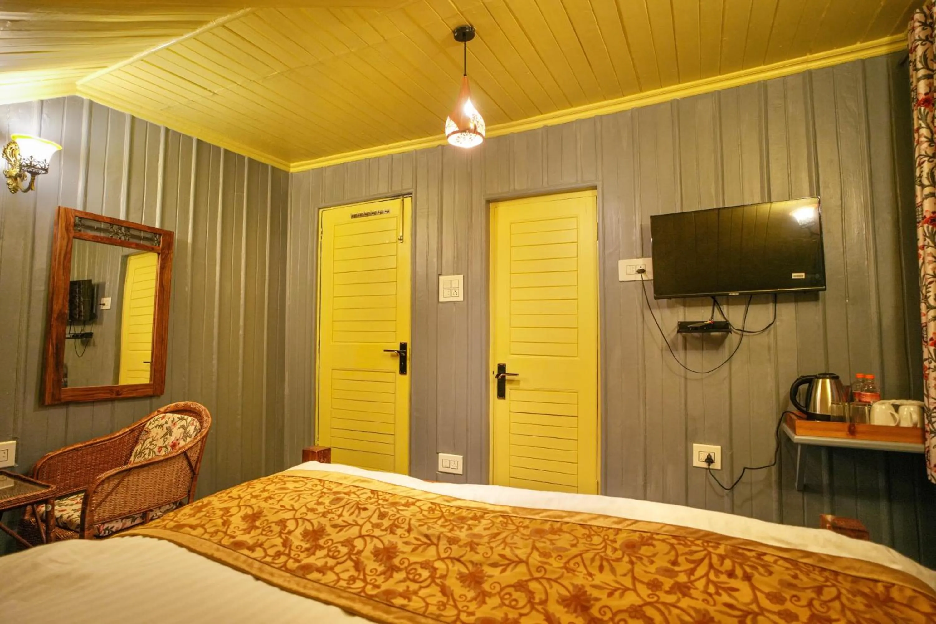 TV and multimedia, Bed in Hotel Little Silver