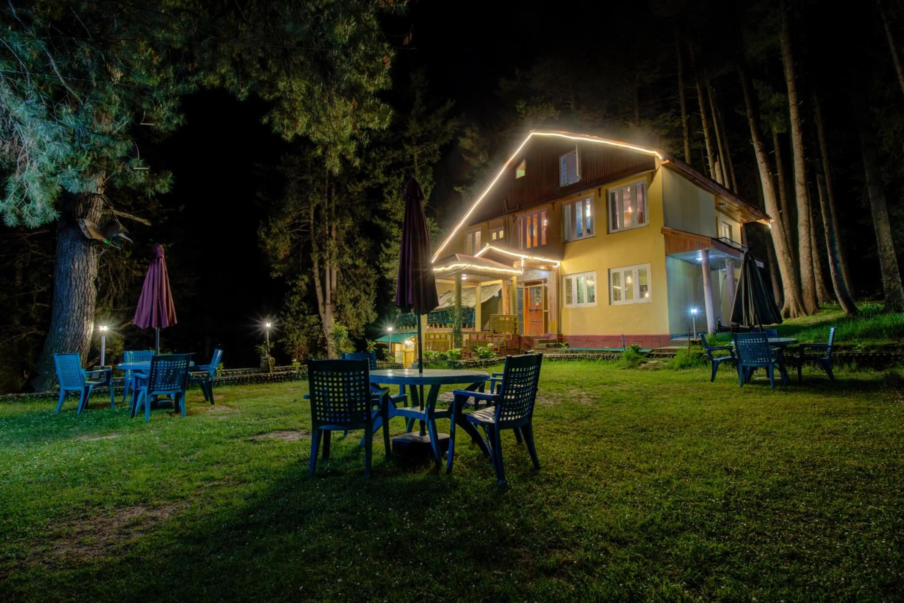 Property building in Hotel Little Silver