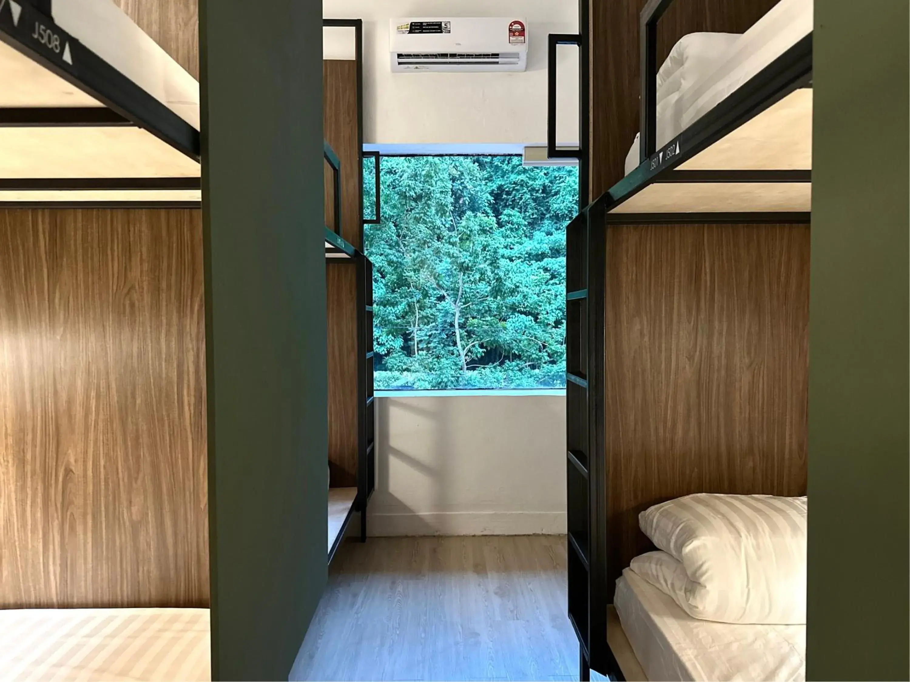 Bed in 10-Bed Mixed Dormitory Room in Jiran Hostel Kota Kinabalu Bed in 10-Bed Mixed Dormitory Room in Jiran Hostel Kota Kinabalu