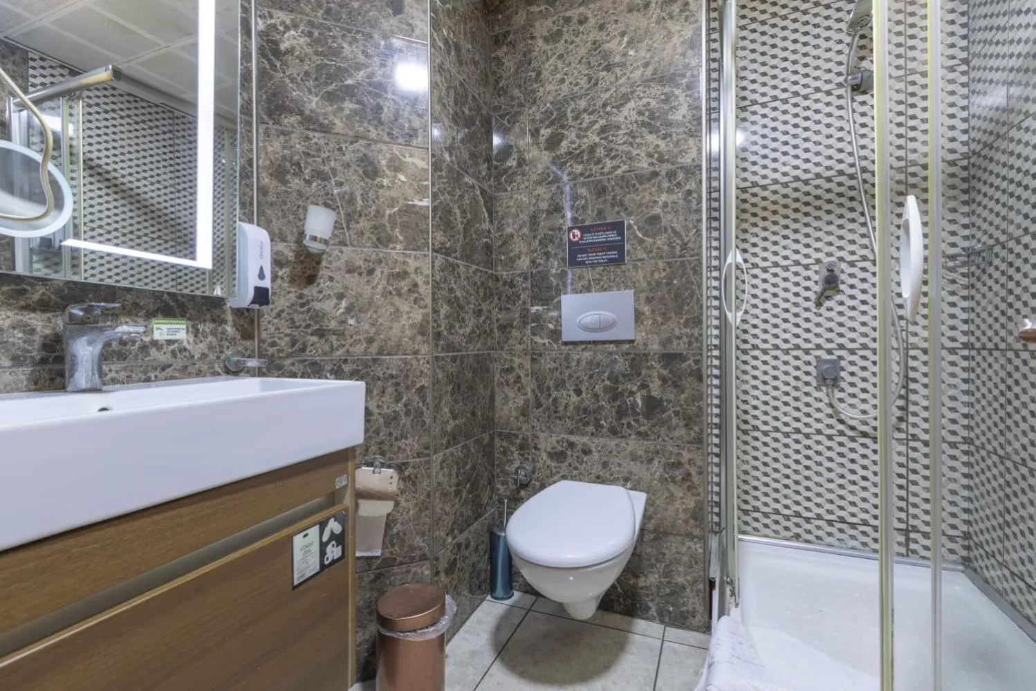 Shower in Hotel Atabay