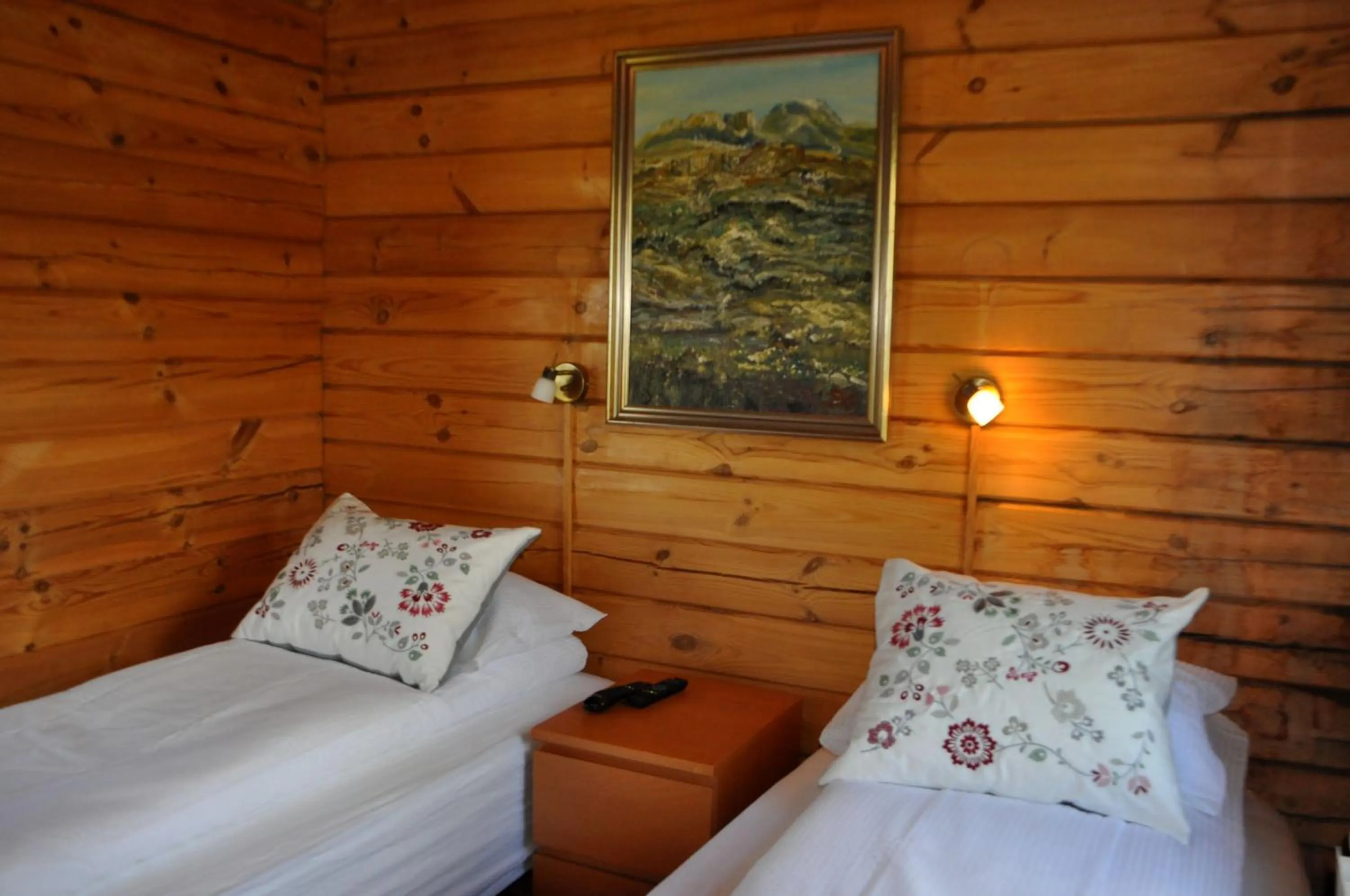 Bedroom, Bed in North Star Cottage