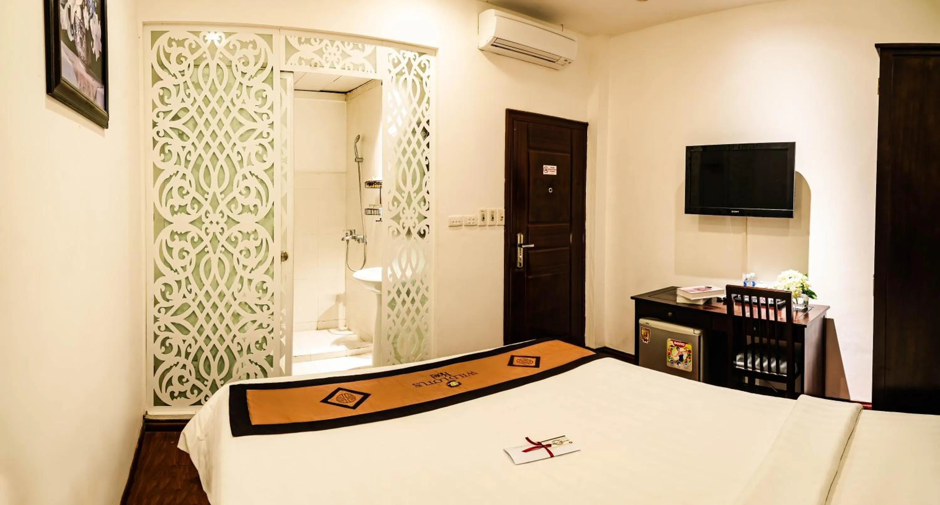 Bed in Wild Lotus Hotel & Travel 2