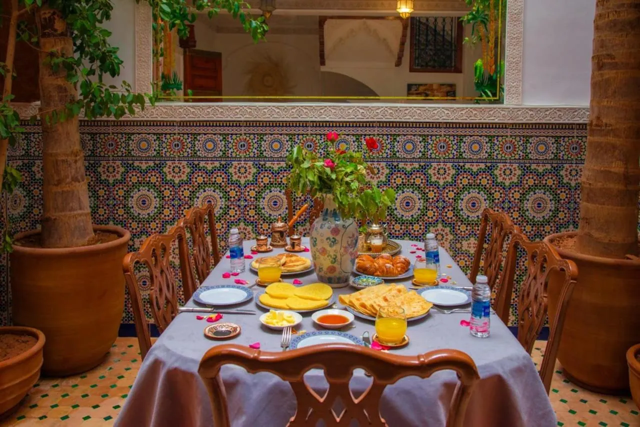 Restaurant/places to eat in Riad Amely