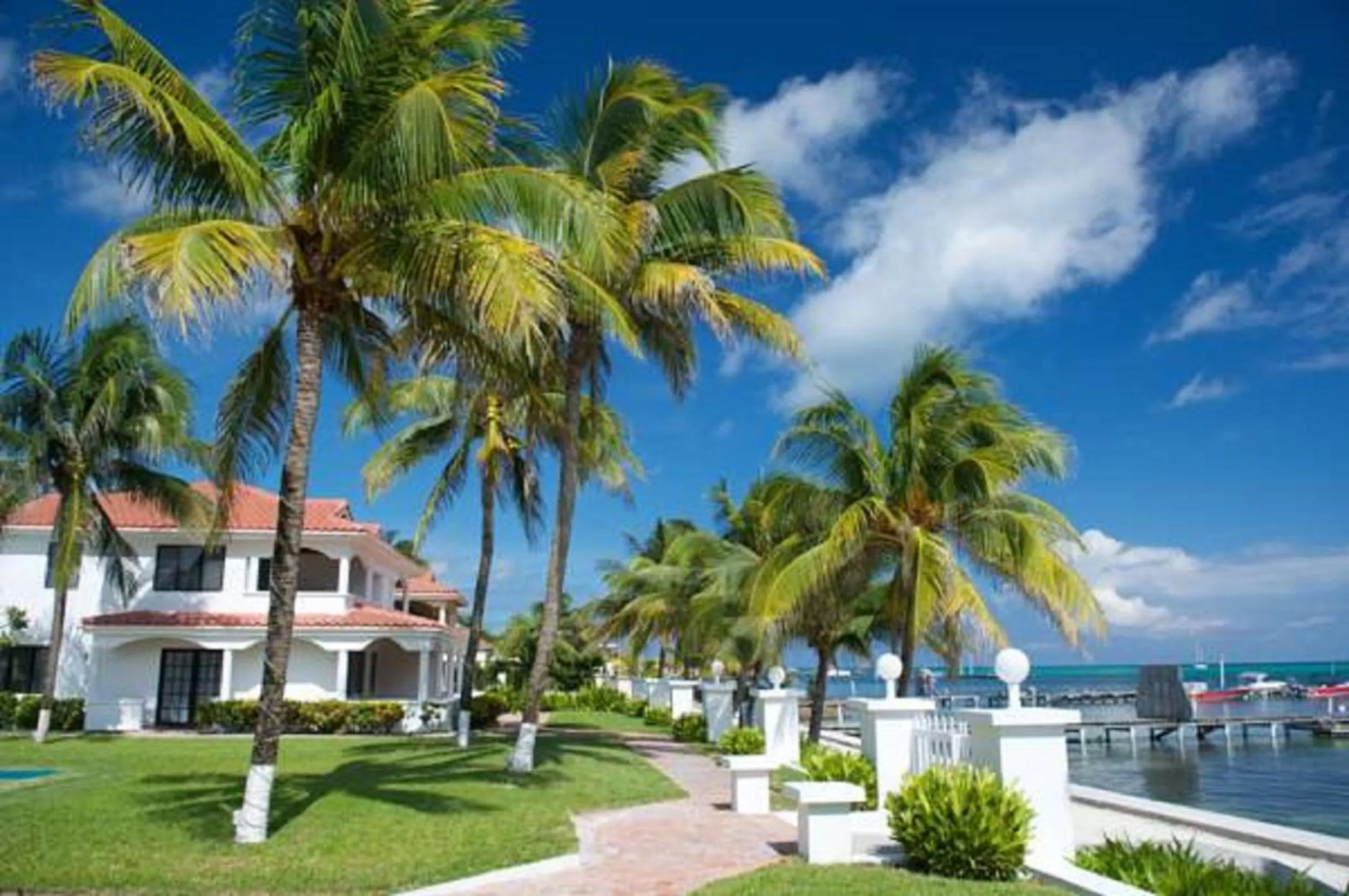 Facade/entrance in Isla Bonita Yacht Club