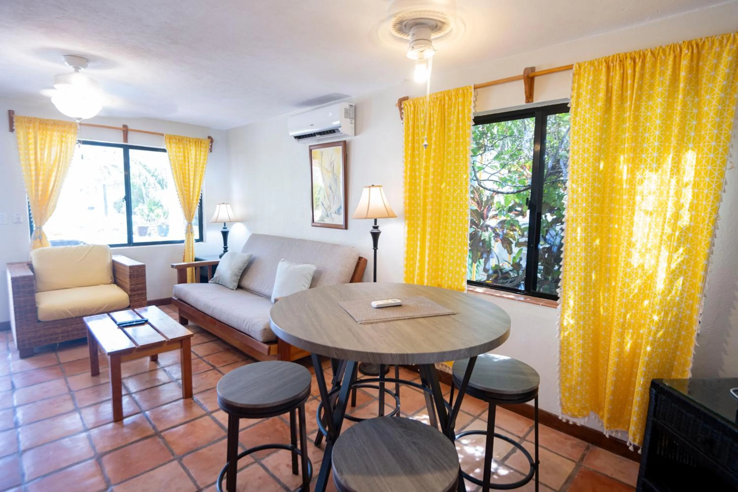 Dining area in Isla Bonita Yacht Club