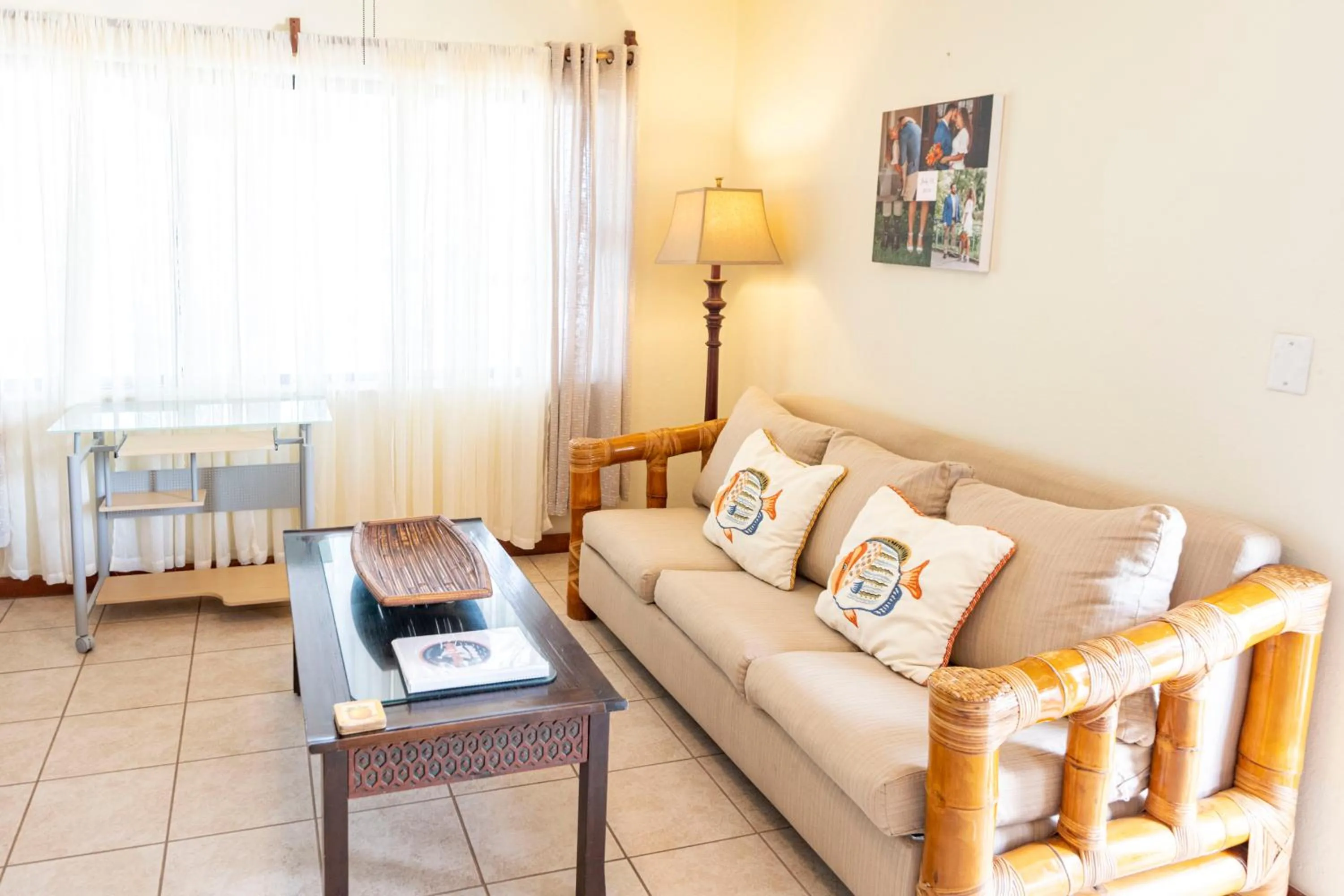 Living room, Bed in Isla Bonita Yacht Club