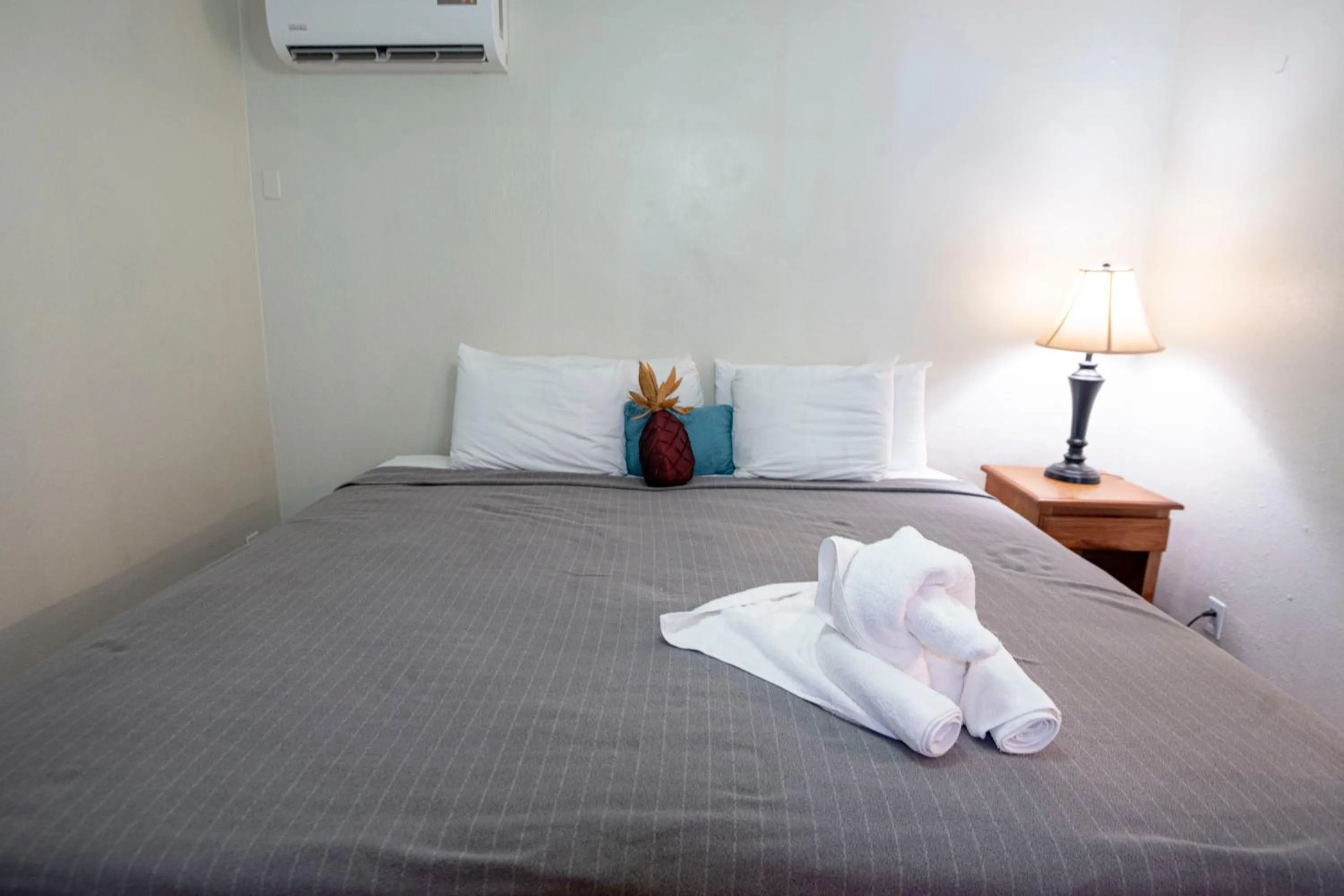 Bed in Isla Bonita Yacht Club