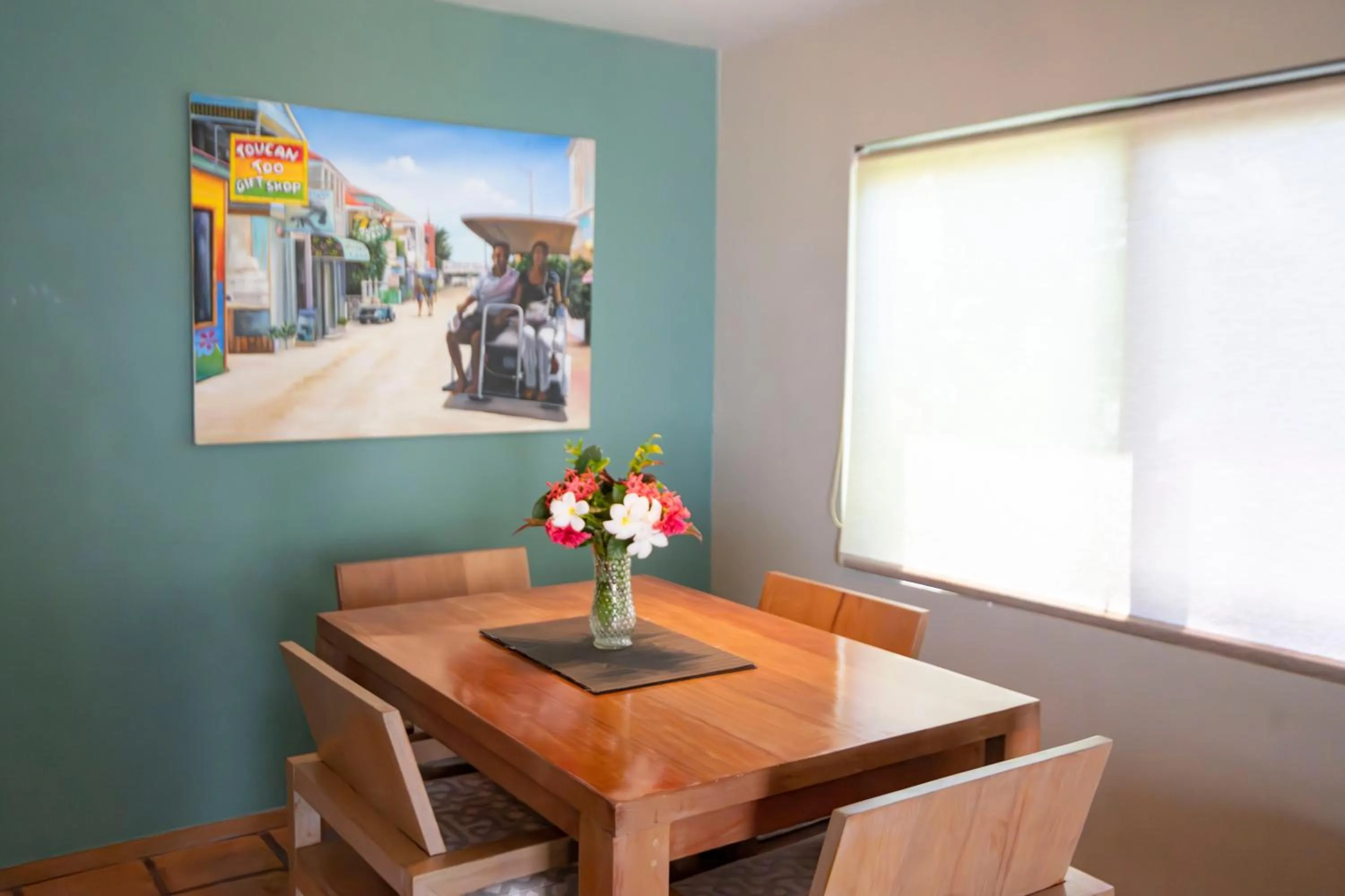 Dining area in Isla Bonita Yacht Club